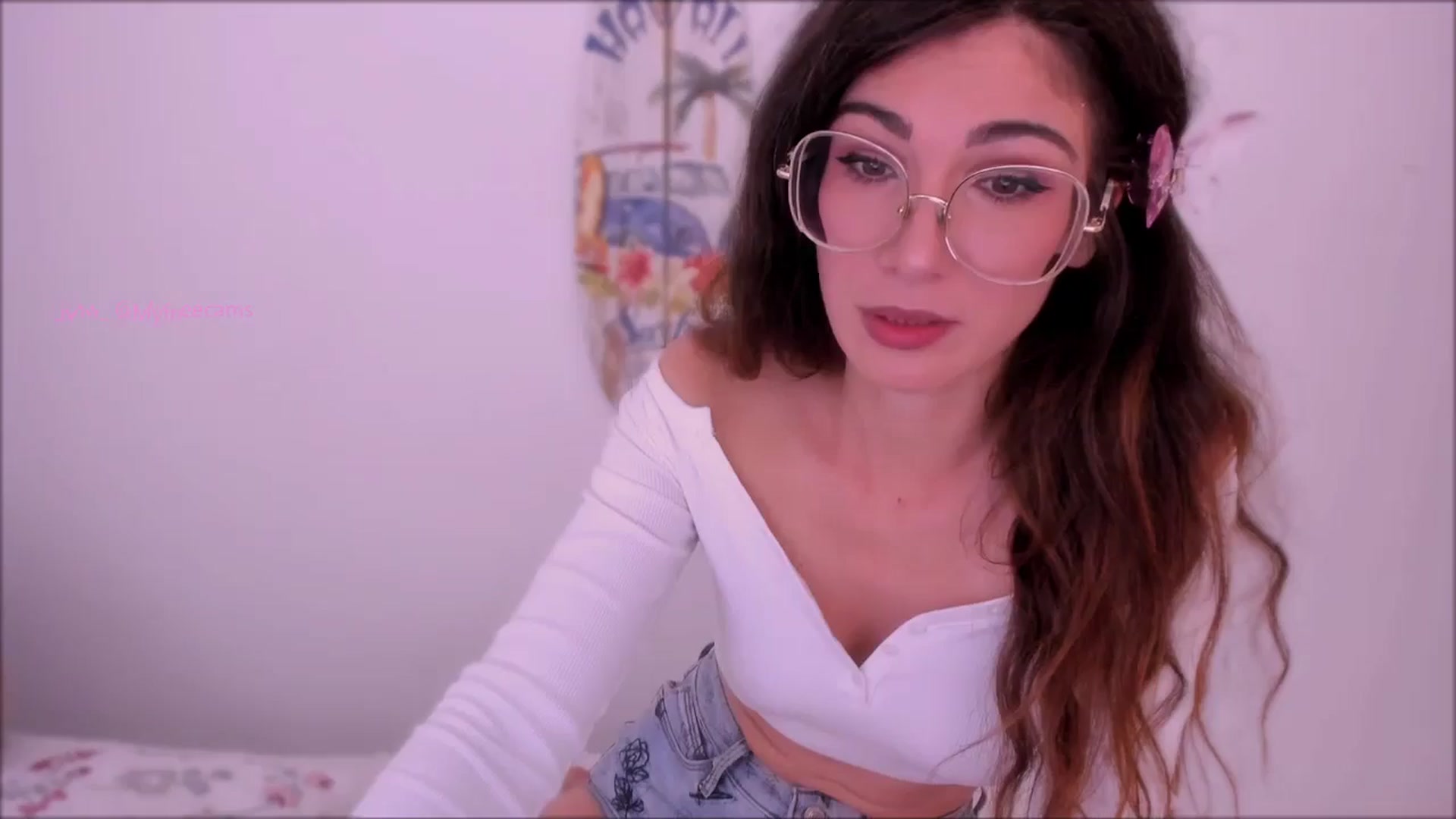 Gallery image thumbnail from LivM_'s myfreecams stream on, 08/10/2025, 08:43 image 1 of 20