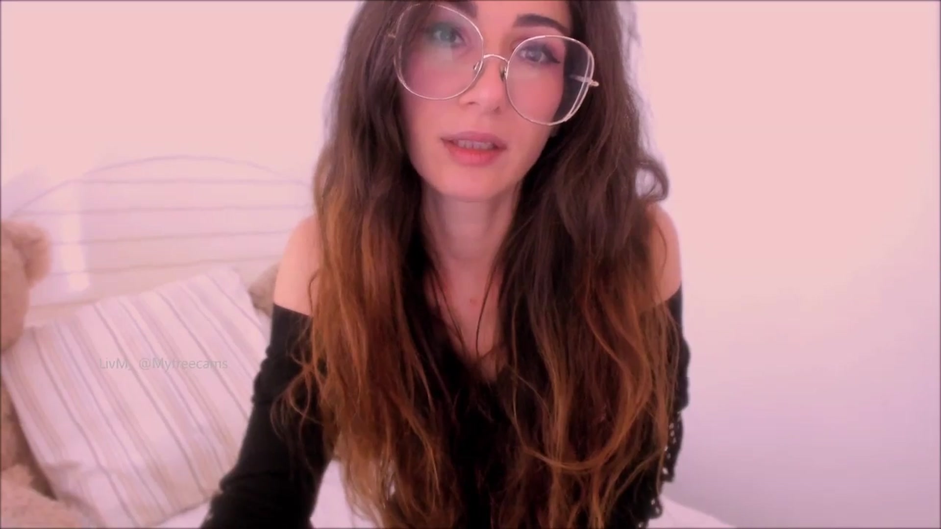 Gallery image thumbnail from LivM_'s myfreecams stream on, 09/03/2025, 08:25 image 14 of 20