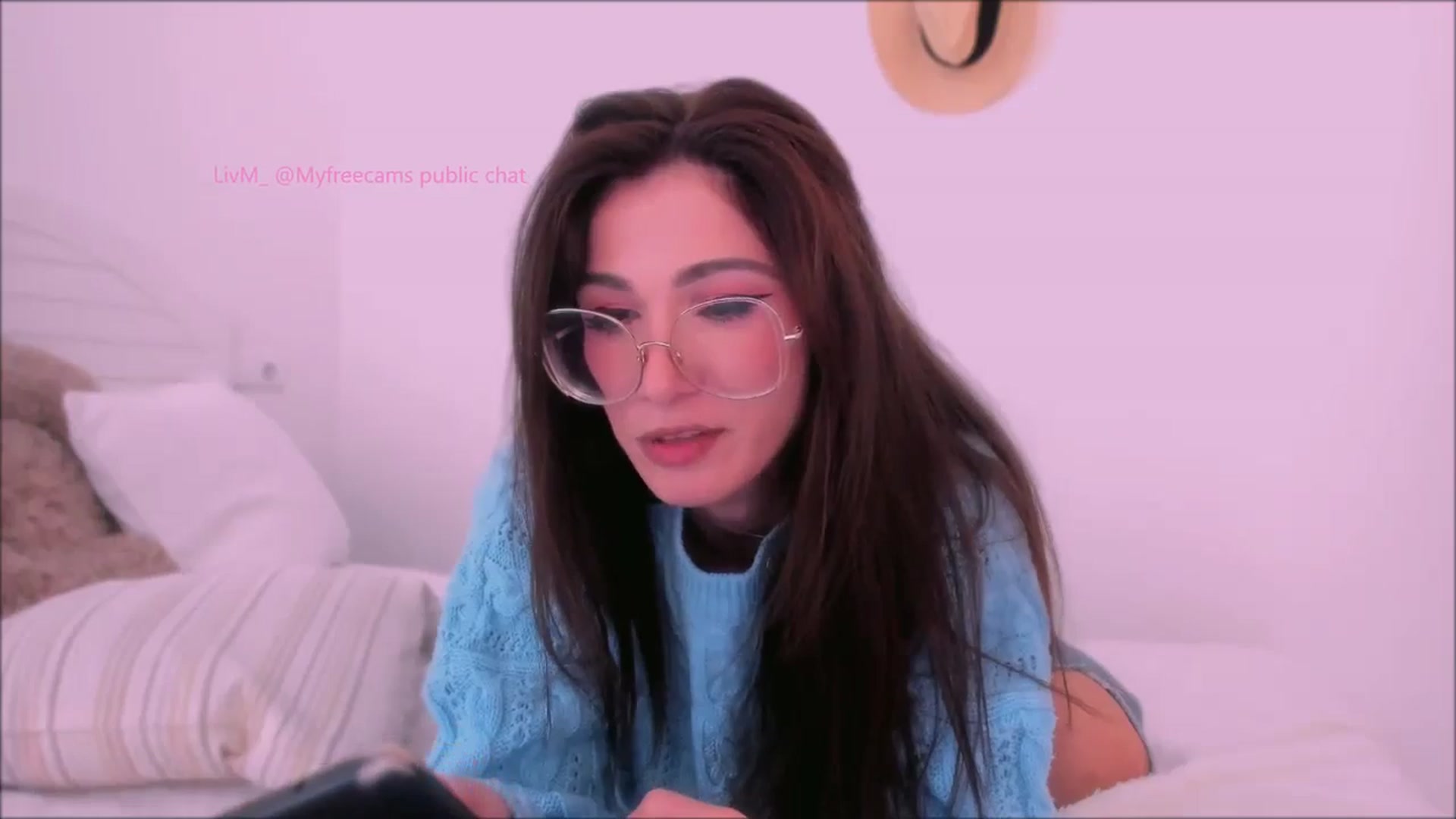 Gallery image thumbnail from LivM_'s myfreecams stream on, 09/30/2025, 09:48 image 12 of 20