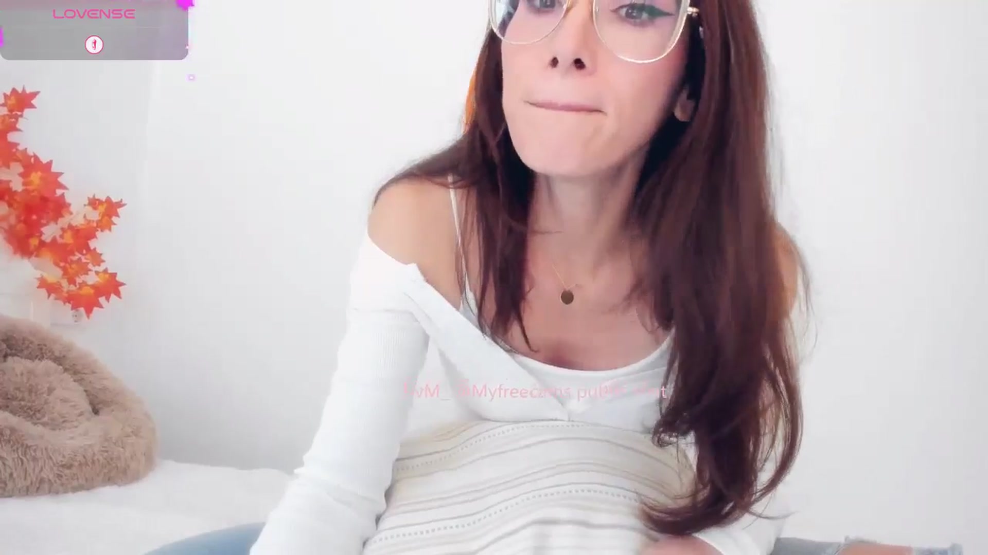 Gallery image thumbnail from LivM_'s myfreecams stream on, 10/04/2025, 08:35 image 15 of 20