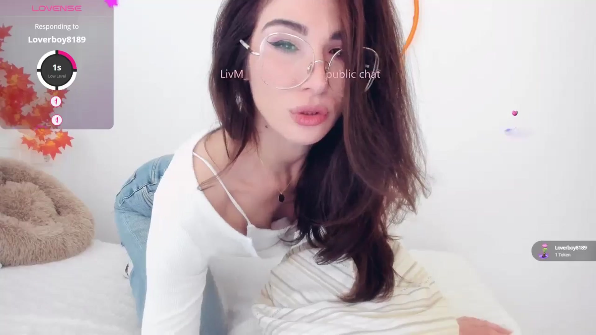 Gallery image thumbnail from LivM_'s myfreecams stream on, 10/04/2025, 08:35 image 8 of 20