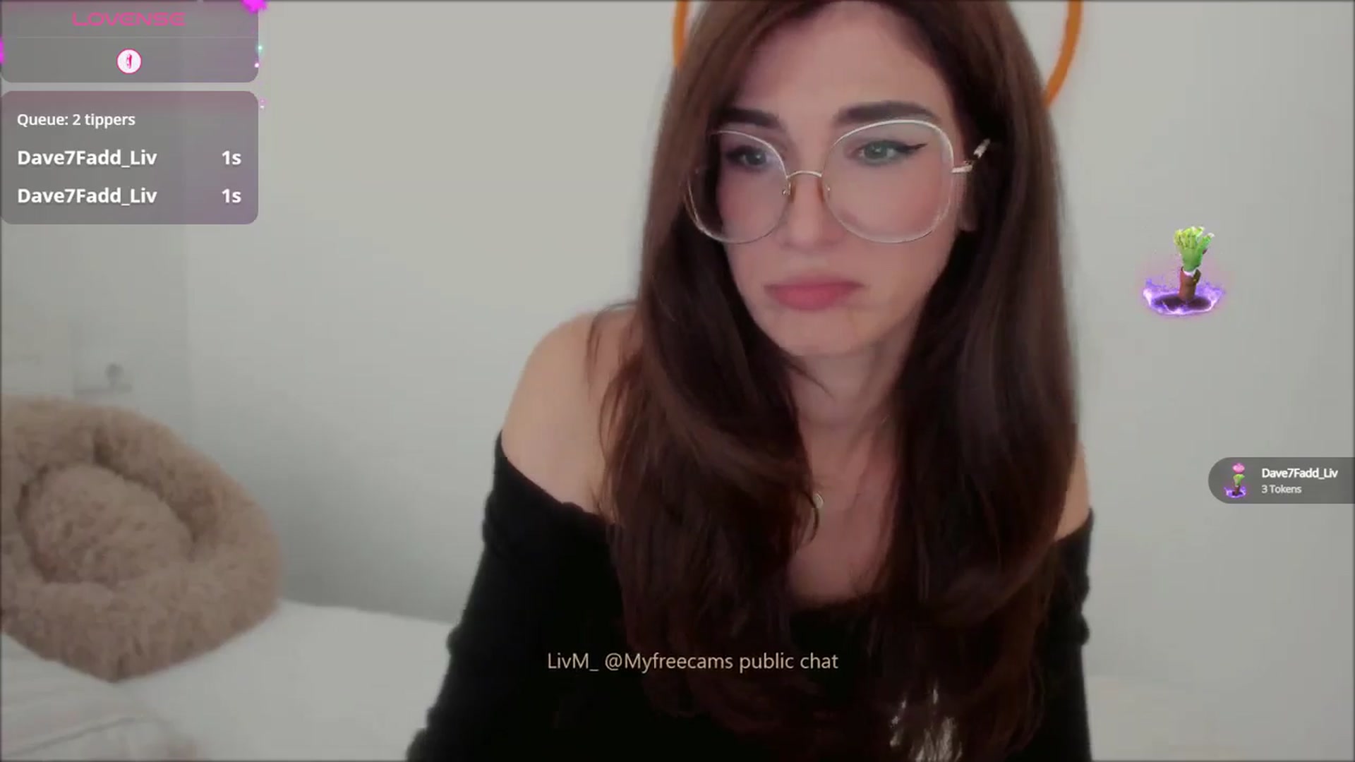 Gallery image thumbnail from LivM_'s myfreecams stream on, 10/05/2025, 09:31 image 12 of 20