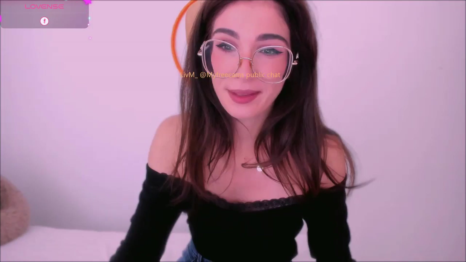 Gallery image thumbnail from LivM_'s myfreecams stream on, 10/05/2025, 09:31 image 1 of 20