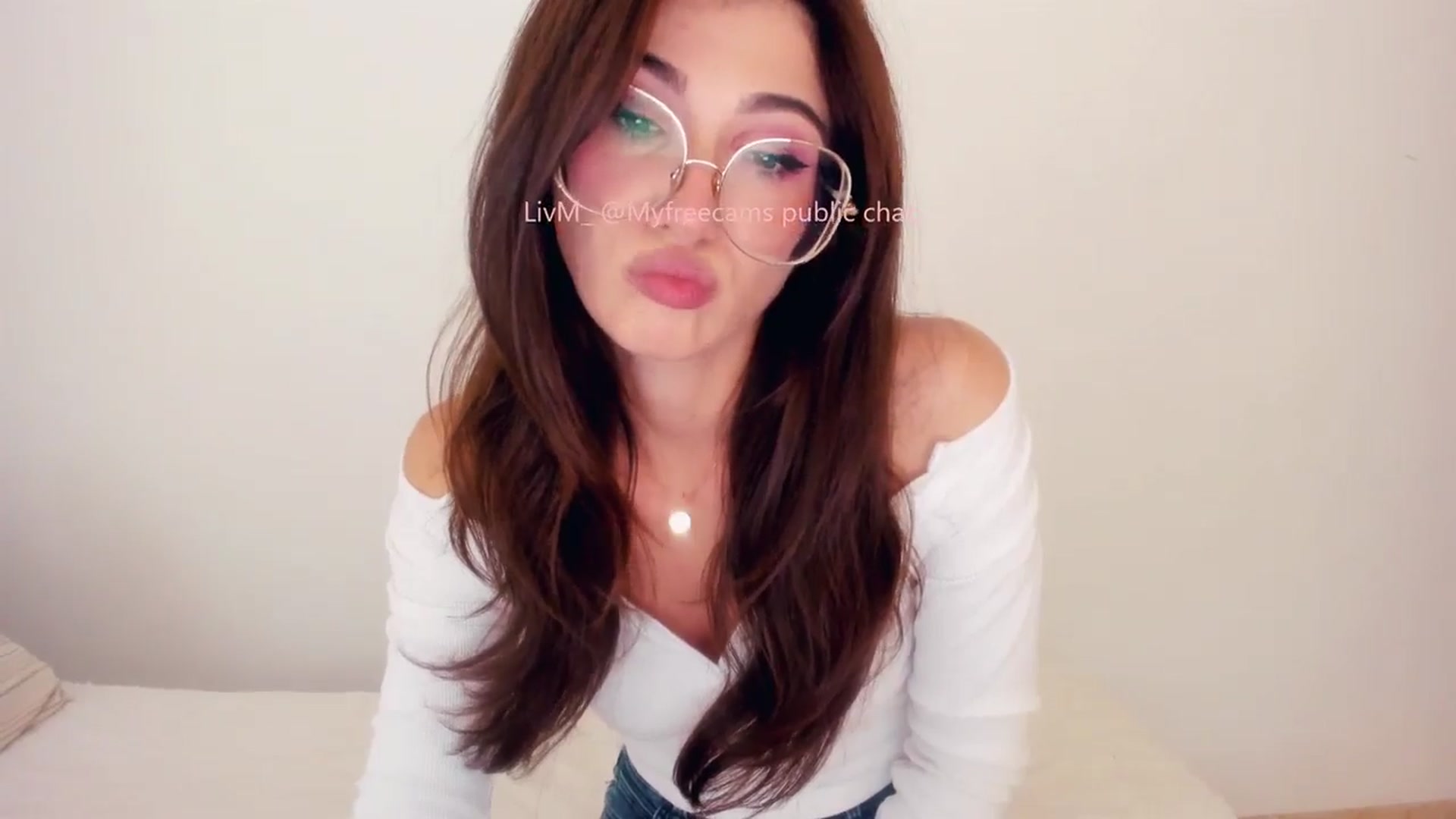 Gallery image thumbnail from LivM_'s myfreecams stream on, 10/23/2025, 08:01 image 16 of 20
