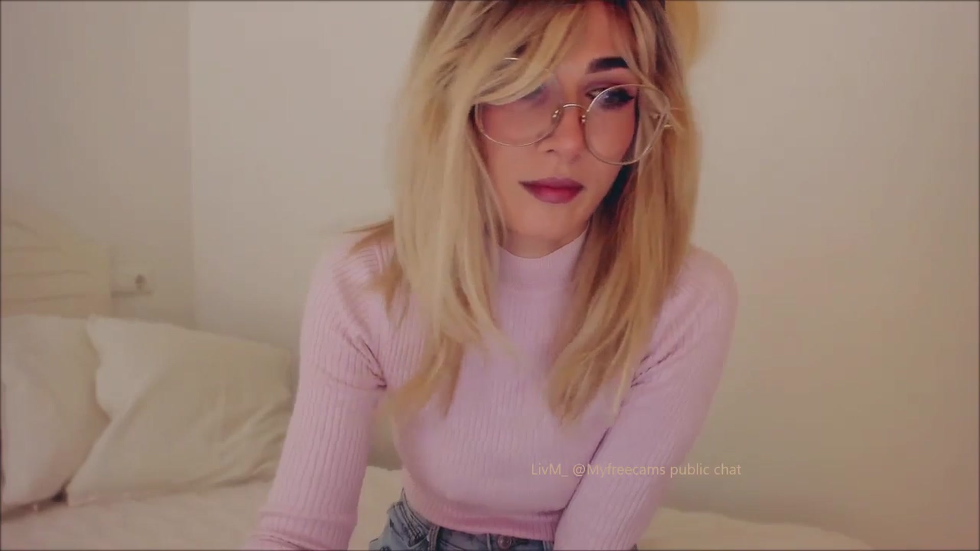 Gallery image thumbnail from LivM_'s myfreecams stream on, 10/29/2025, 08:49 image 4 of 20