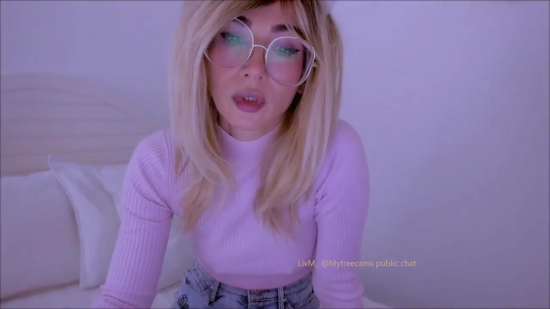 Gallery image thumbnail from LivM_'s myfreecams stream on, 10/29/2025, 08:49 image 13 of 20