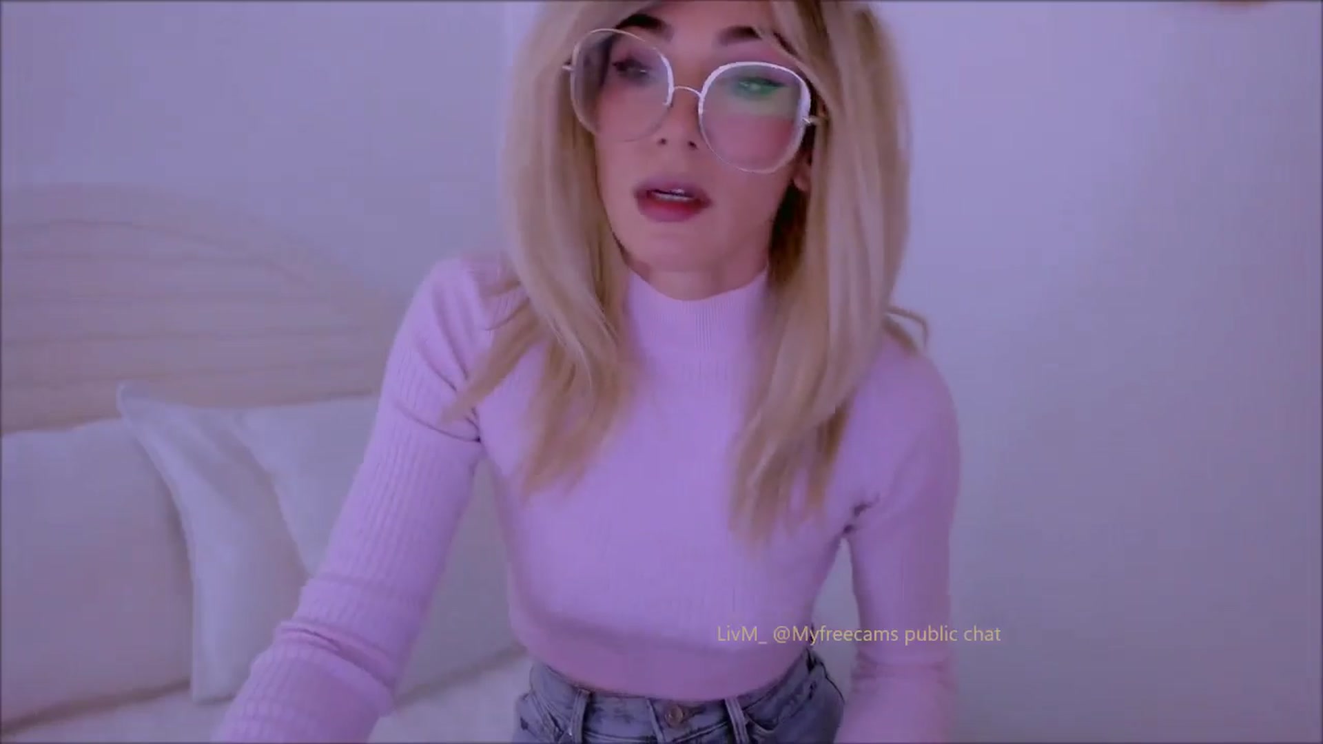 Gallery image thumbnail from LivM_'s myfreecams stream on, 10/29/2025, 08:49 image 15 of 20
