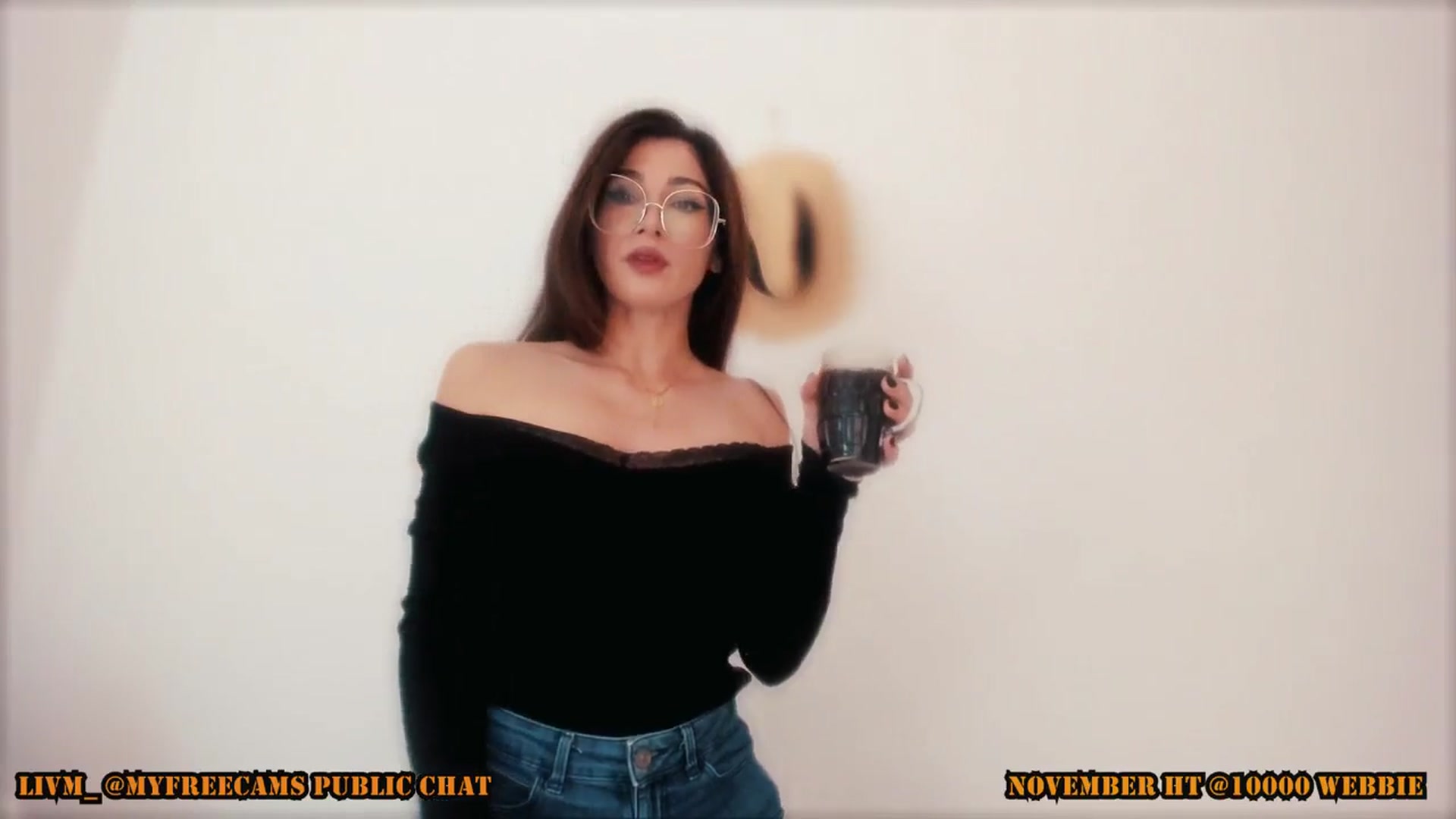 Gallery image thumbnail from LivM_'s myfreecams stream on, 11/05/2025, 08:03 image 8 of 20