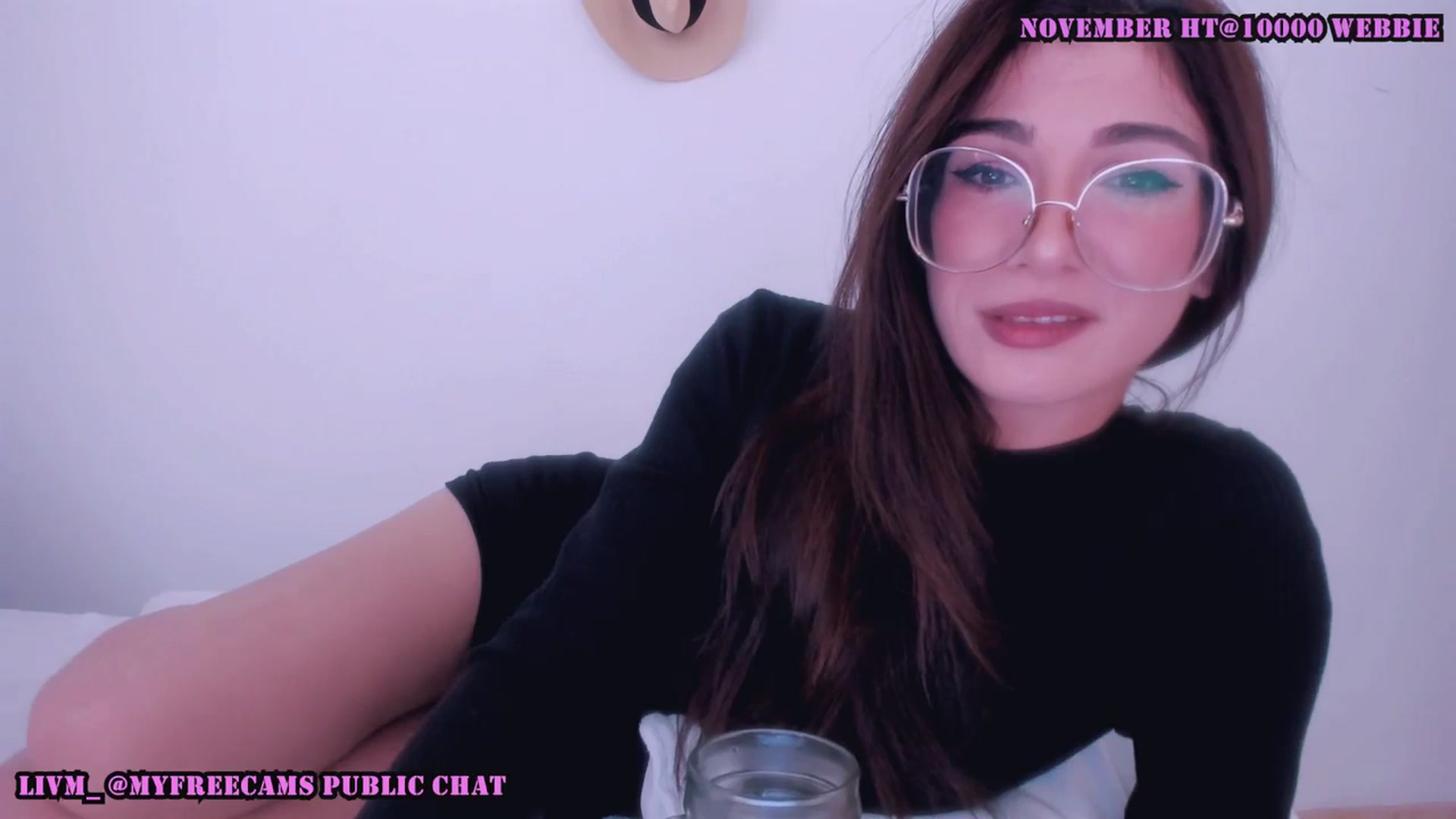 Gallery image thumbnail from LivM_'s myfreecams stream on, 11/09/2025, 09:12 image 3 of 20