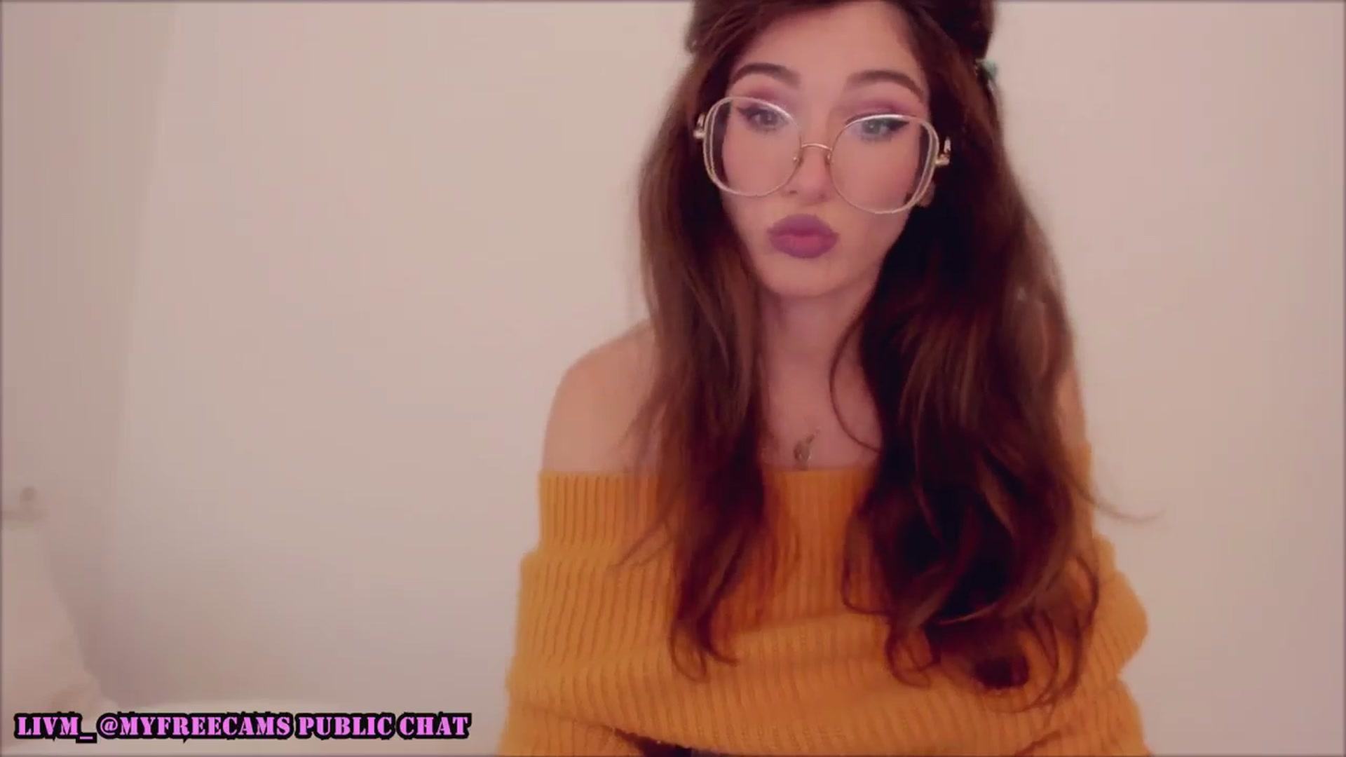 Gallery image thumbnail from LivM_'s myfreecams stream on, 11/30/2025, 12:01 image 16 of 20