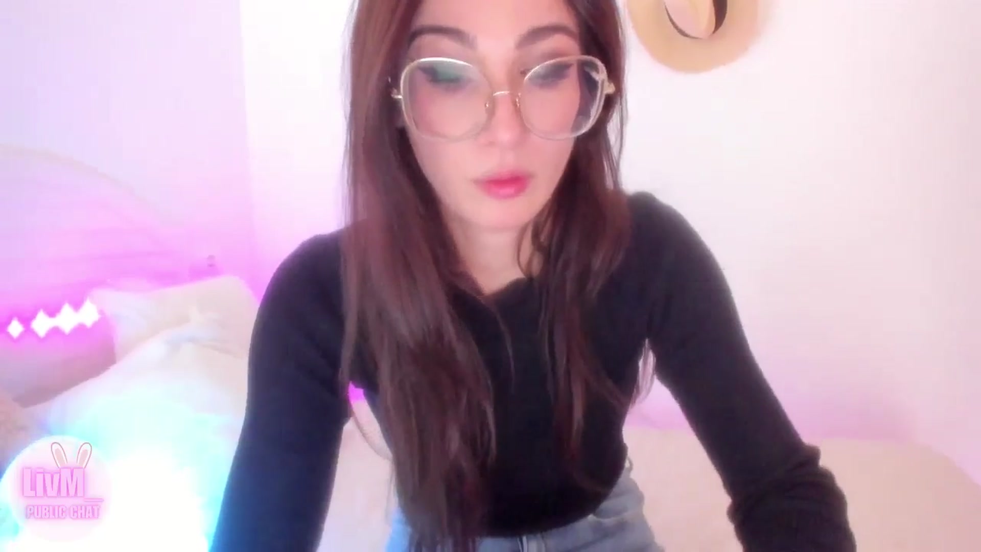 Gallery image thumbnail from LivM_'s myfreecams stream on, 02/01/2026, 11:09 image 16 of 20