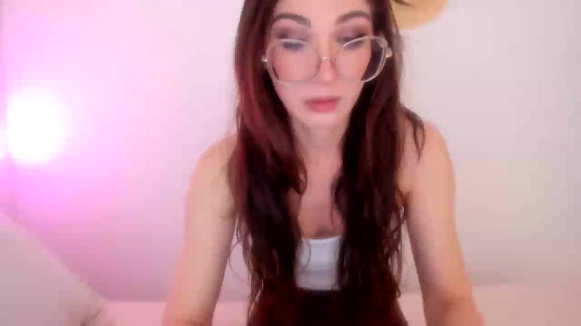 Gallery image thumbnail from LivM_'s myfreecams stream on, 05/05/2026, 08:03 image 1 of 20