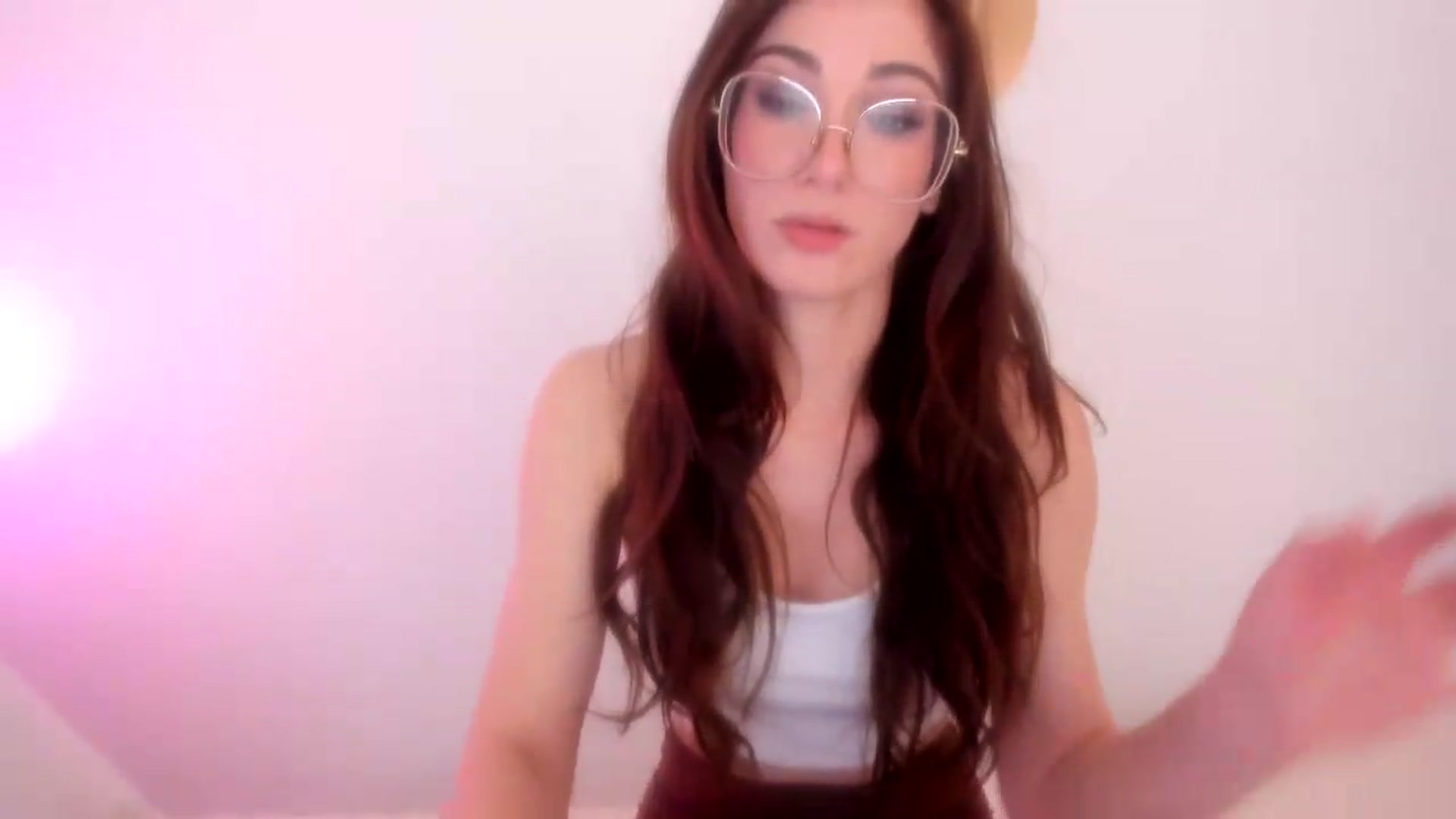 Gallery image thumbnail from LivM_'s myfreecams stream on, 05/05/2026, 08:03 image 18 of 20
