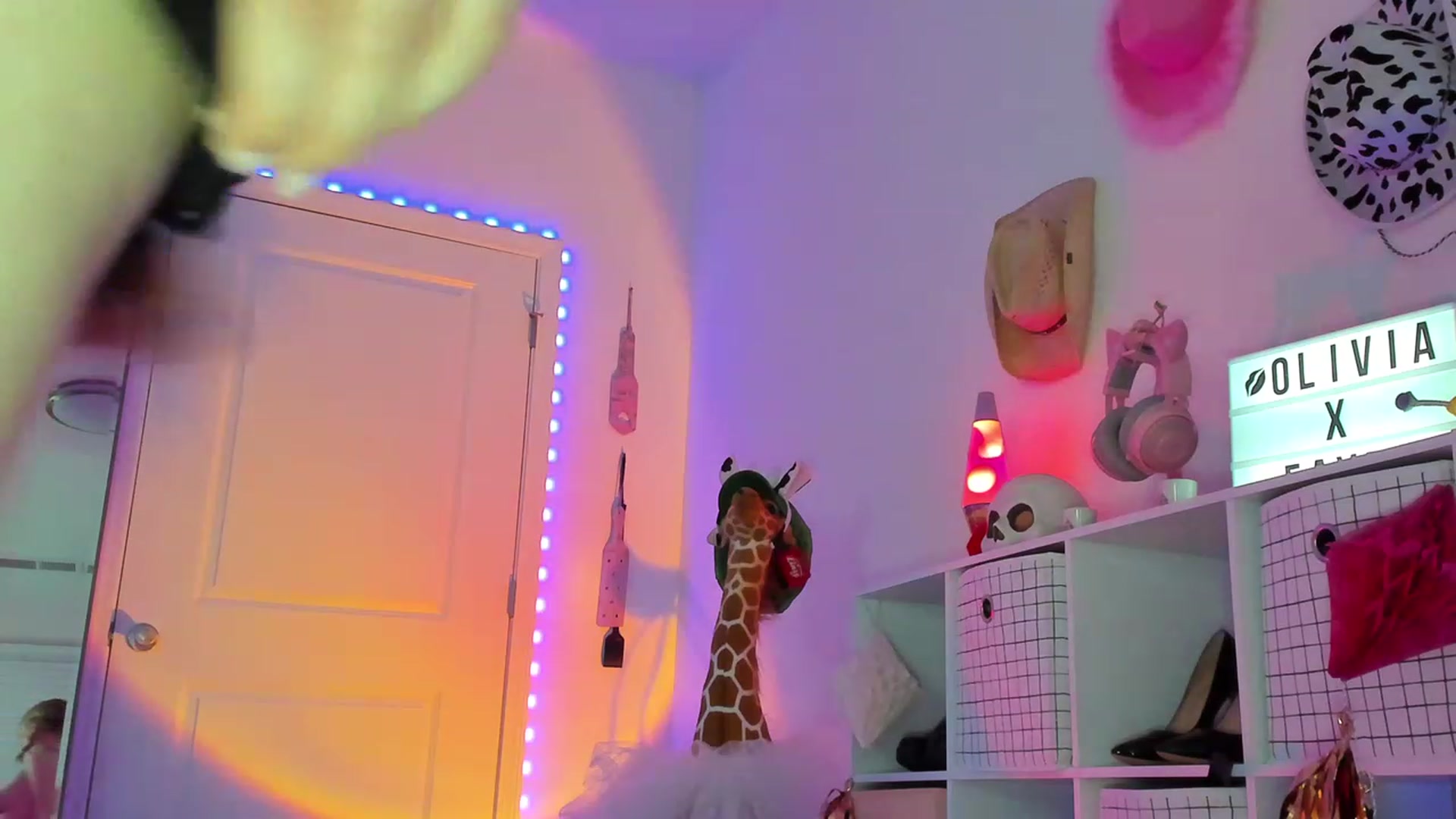 Gallery image thumbnail from LivxDavid's myfreecams stream on, 10/29/2023, 04:27 image 13 of 20