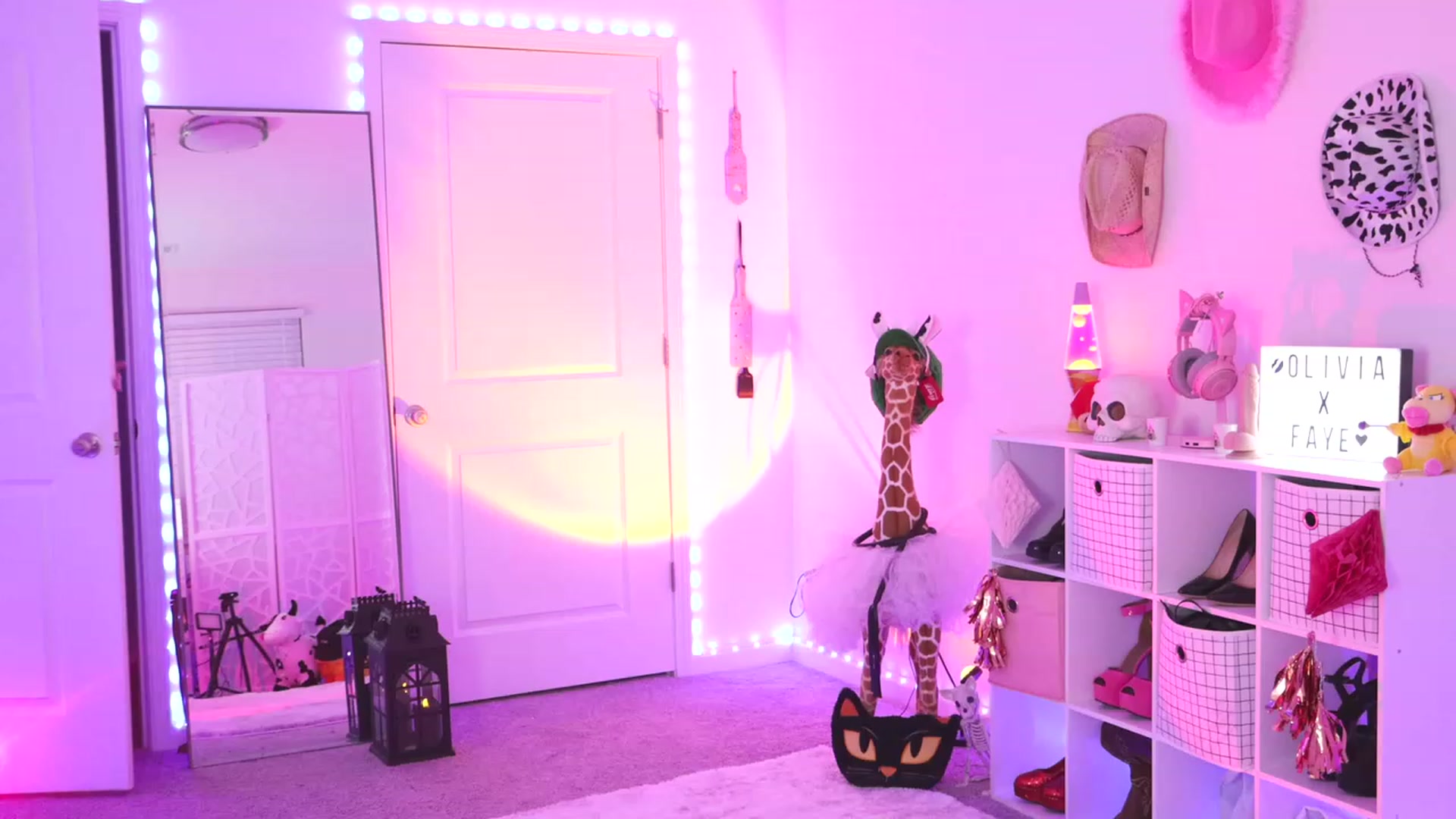 Gallery image thumbnail from LivxDavid's myfreecams stream on, 10/29/2023, 05:48 image 11 of 20