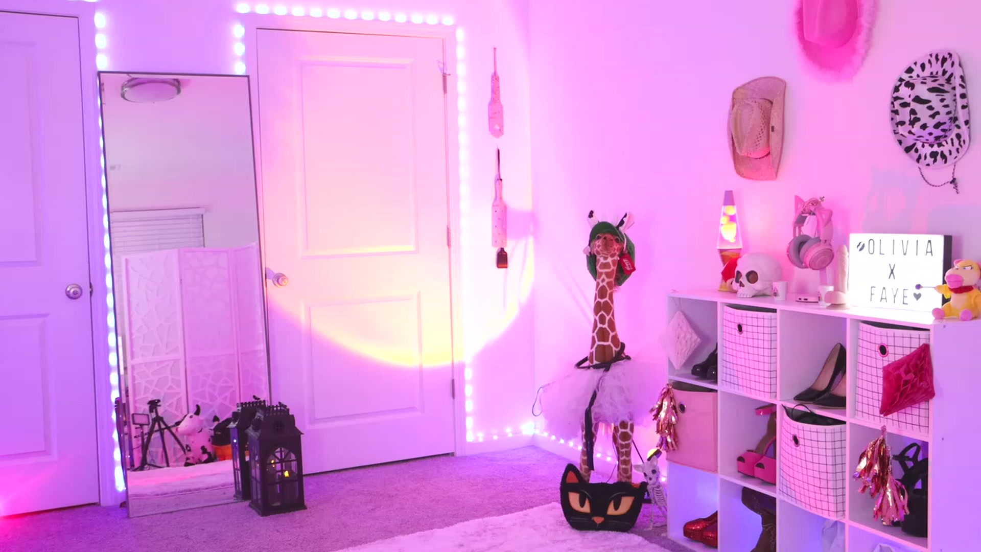 Gallery image thumbnail from LivxDavid's myfreecams stream on, 10/29/2023, 05:48 image 10 of 20