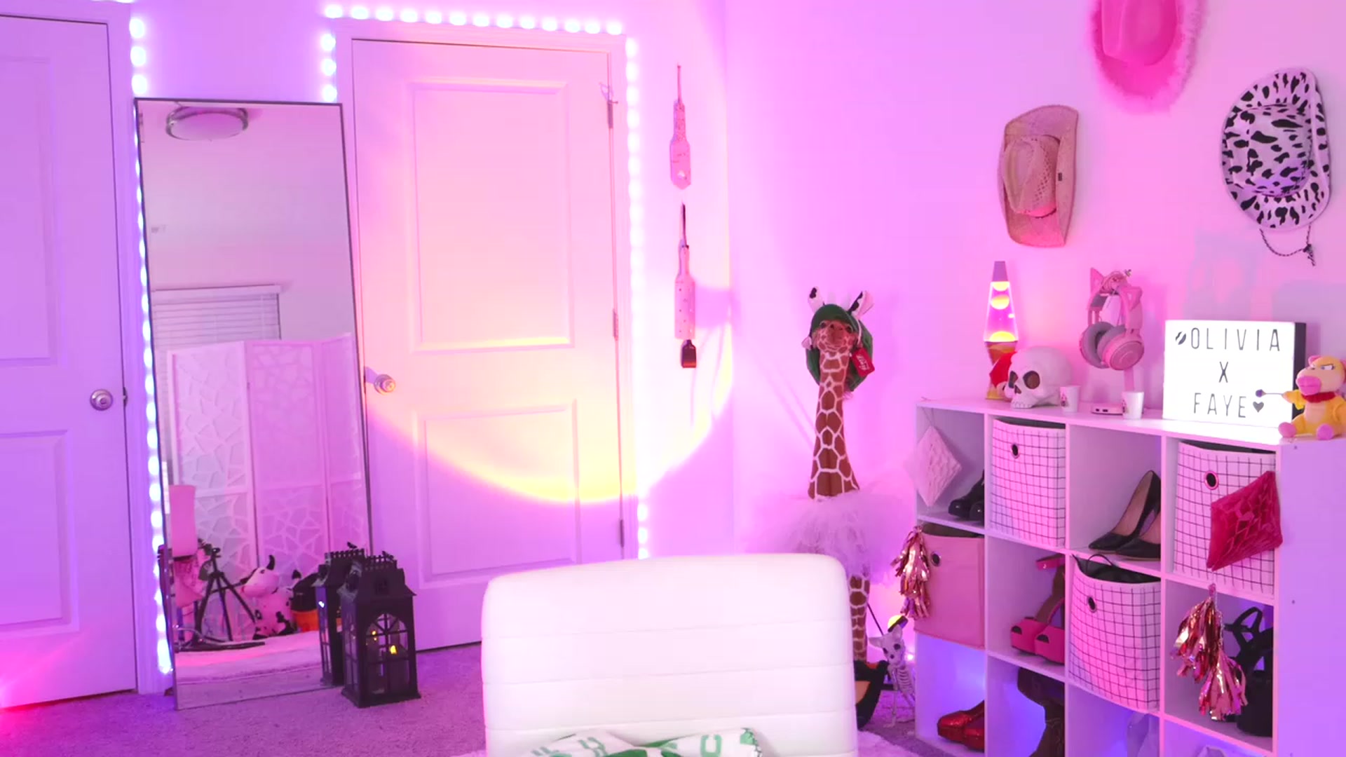 Gallery image thumbnail from LivxDavid's myfreecams stream on, 10/29/2023, 05:48 image 8 of 20