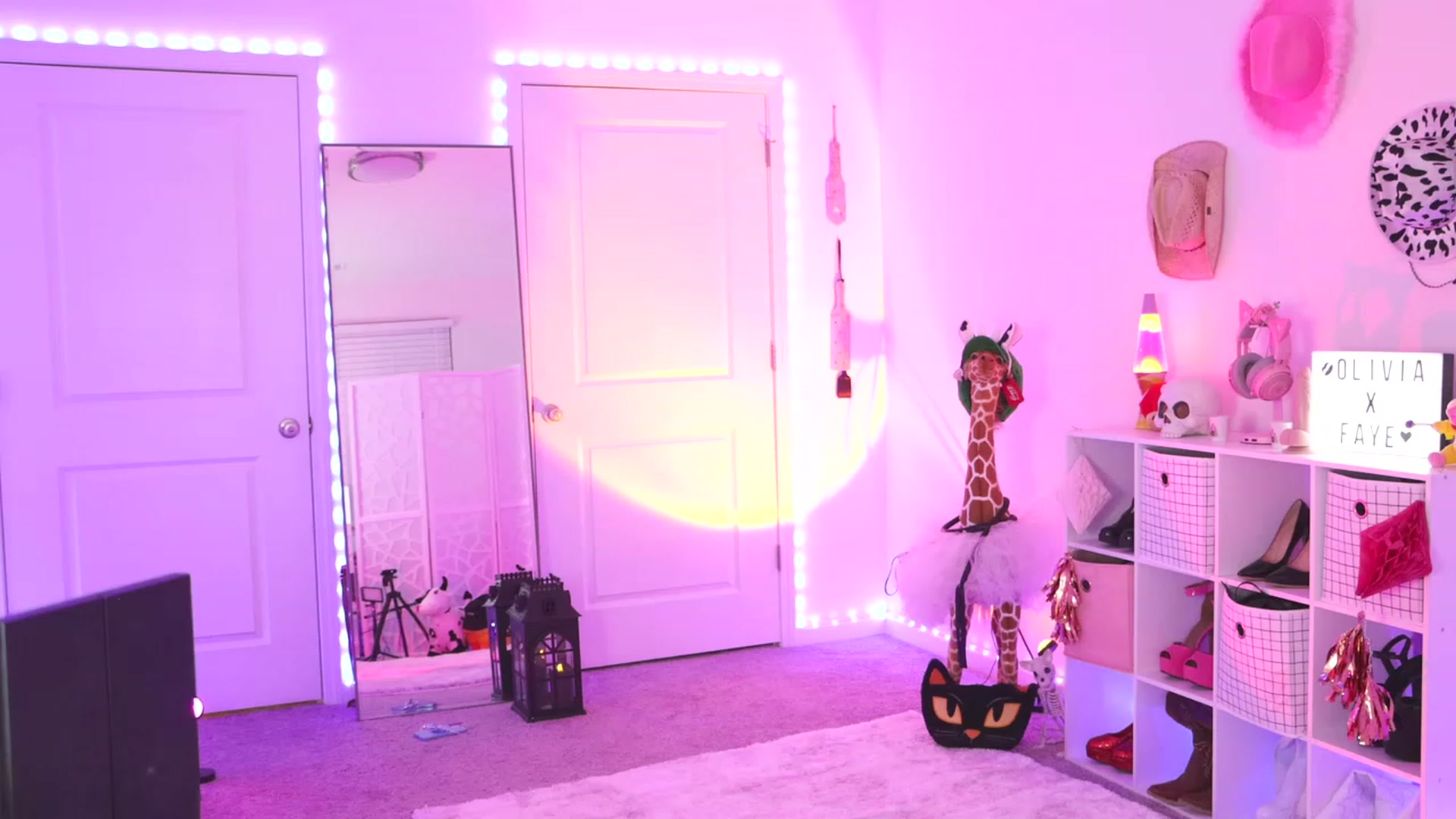 Gallery image thumbnail from LivxDavid's myfreecams stream on, 10/29/2023, 07:01 image 12 of 20
