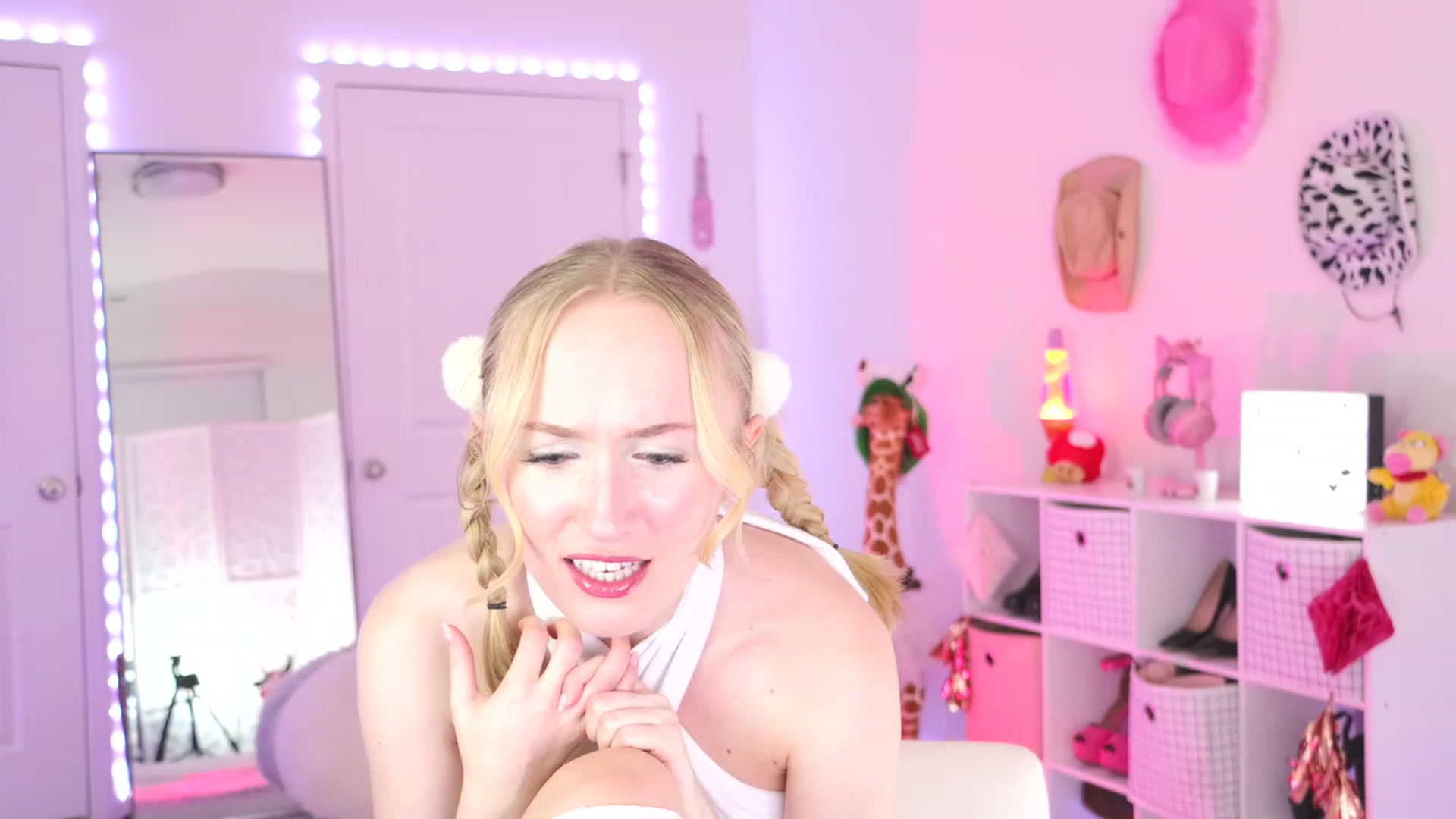 Gallery image thumbnail from LivxDavid's myfreecams stream on, 11/02/2023, 05:39 image 2 of 20