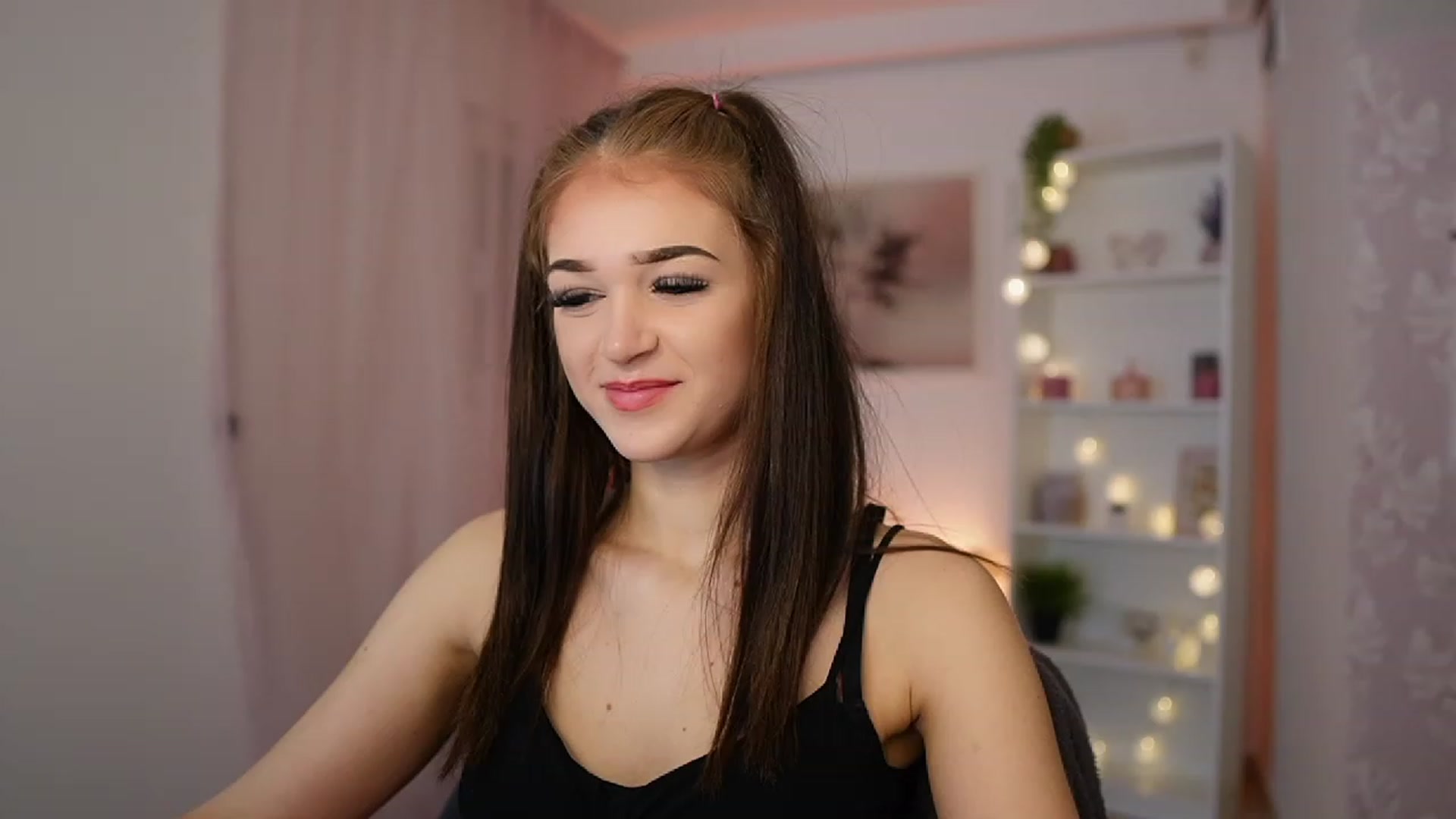 Gallery image thumbnail from Liya_Silver18's myfreecams stream on, 12/15/2023, 15:19 image 6 of 20