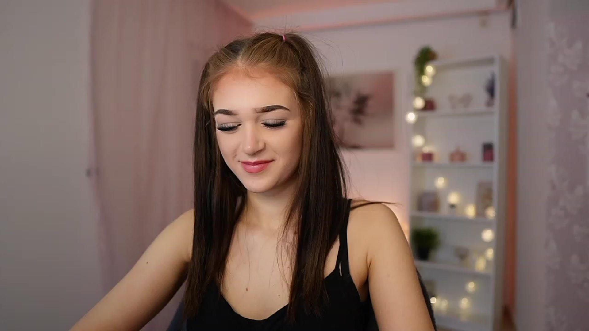 Gallery image thumbnail from Liya_Silver18's myfreecams stream on, 12/15/2023, 15:19 image 5 of 20