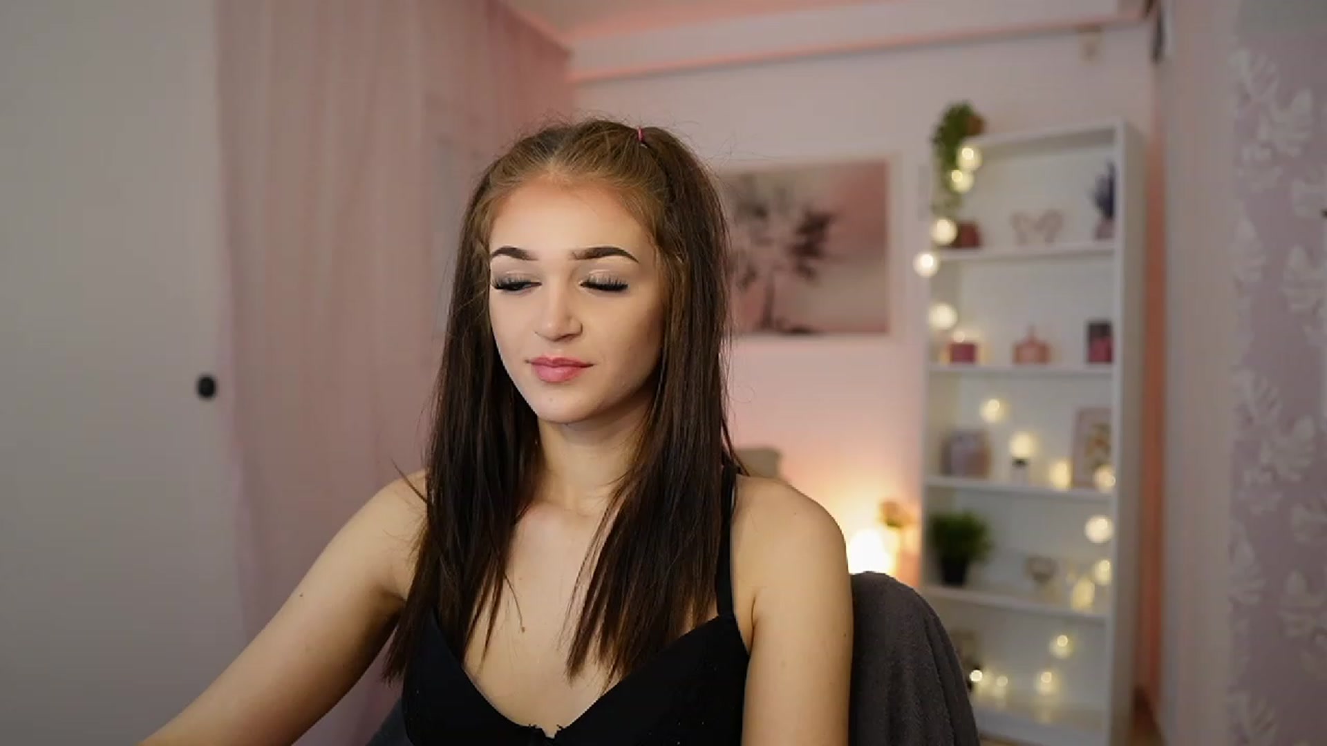 Gallery image thumbnail from Liya_Silver18's myfreecams stream on, 12/15/2023, 19:10 image 6 of 20