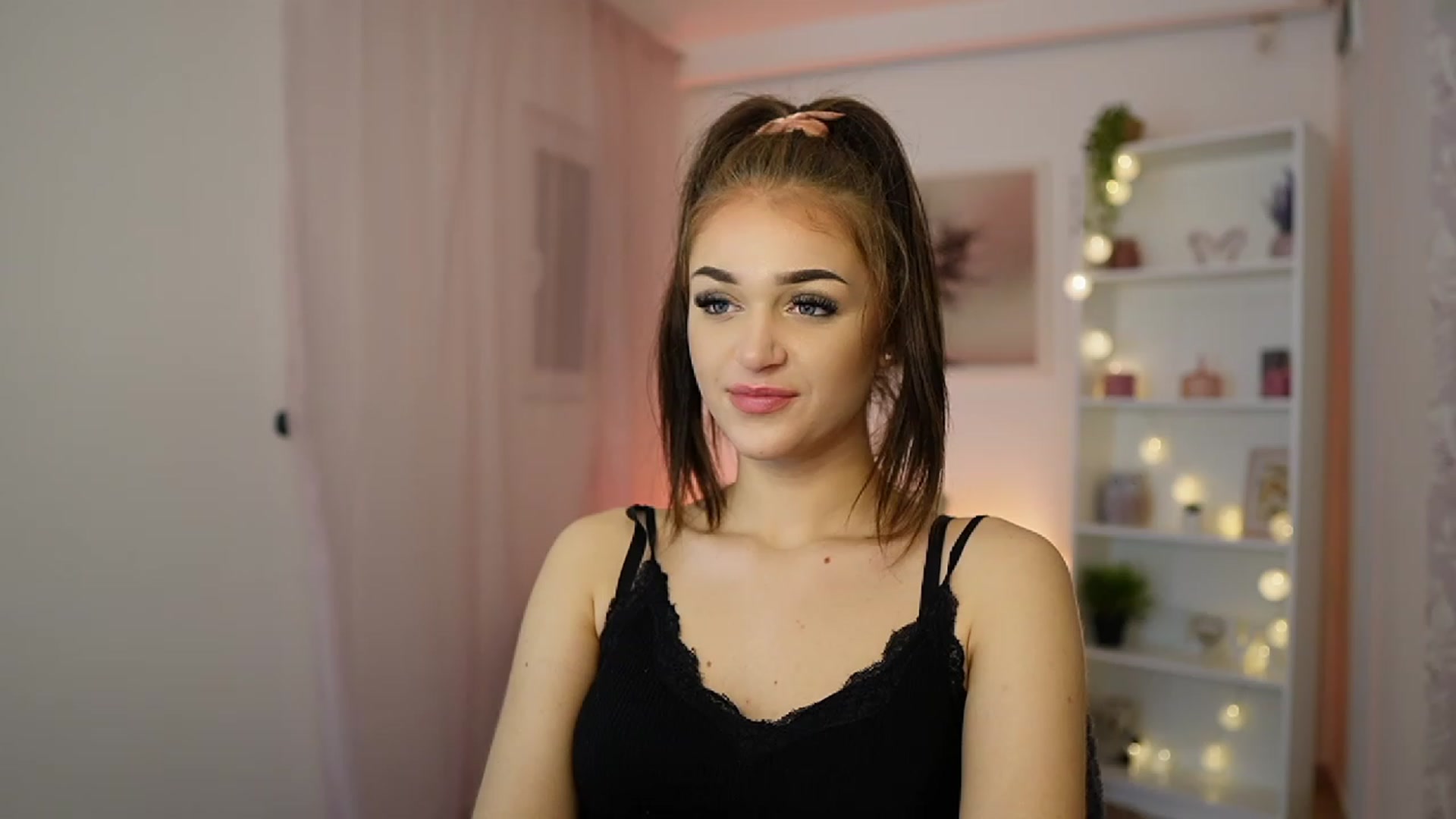 Gallery image thumbnail from Liya_Silver18's myfreecams stream on, 12/29/2023, 19:18 image 2 of 20