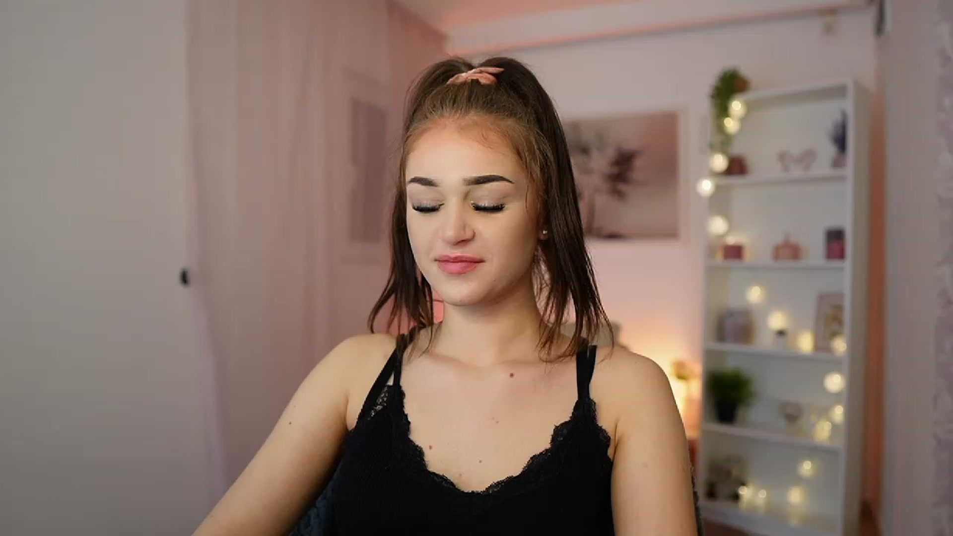 Gallery image thumbnail from Liya_Silver18's myfreecams stream on, 12/29/2023, 19:18 image 20 of 20