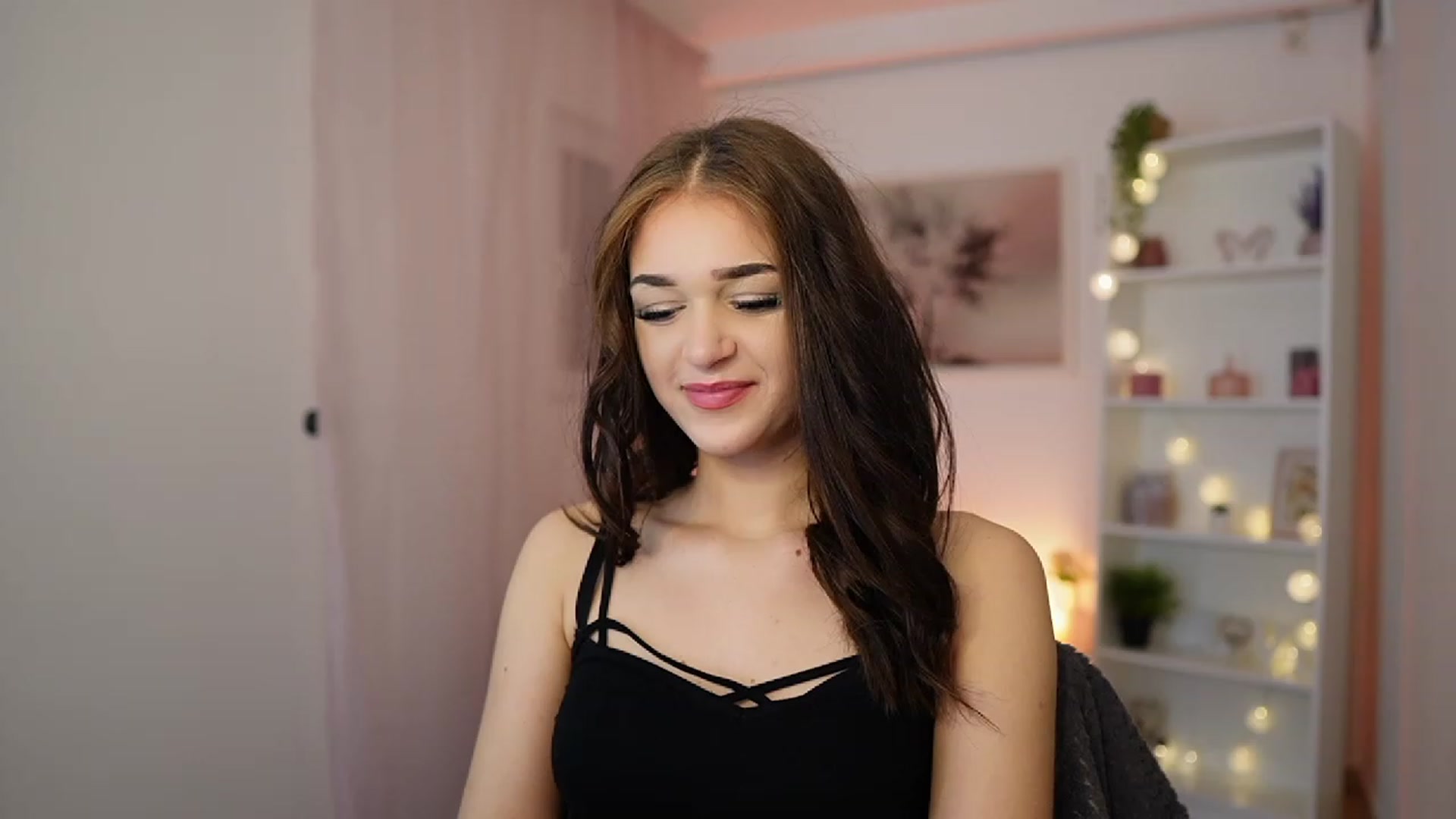 Gallery image thumbnail from Liya_Silver18's myfreecams stream on, 12/30/2023, 17:32 image 1 of 20