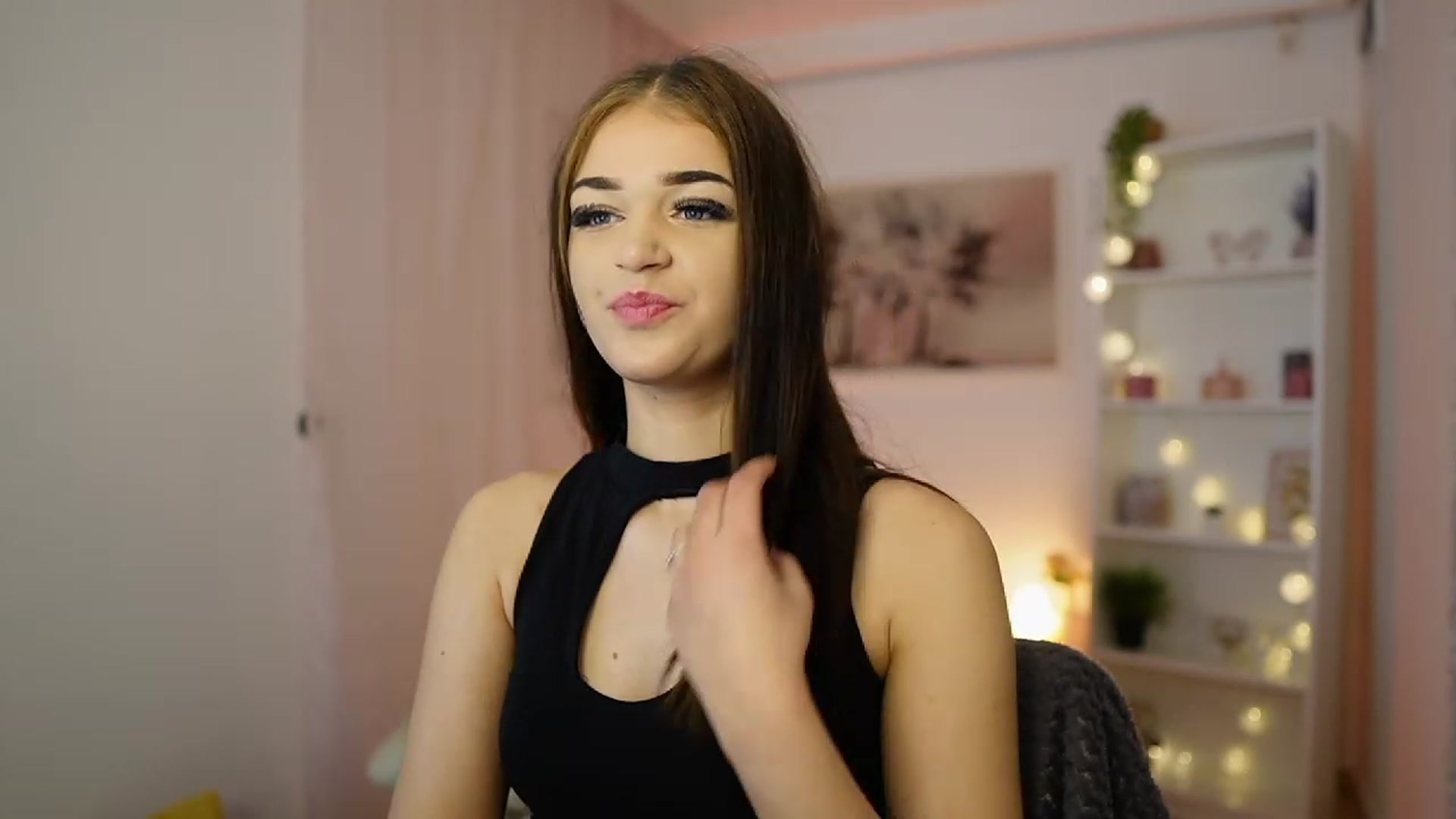 Gallery image thumbnail from Liya_Silver18's myfreecams stream on, 01/02/2024, 16:27 image 8 of 20