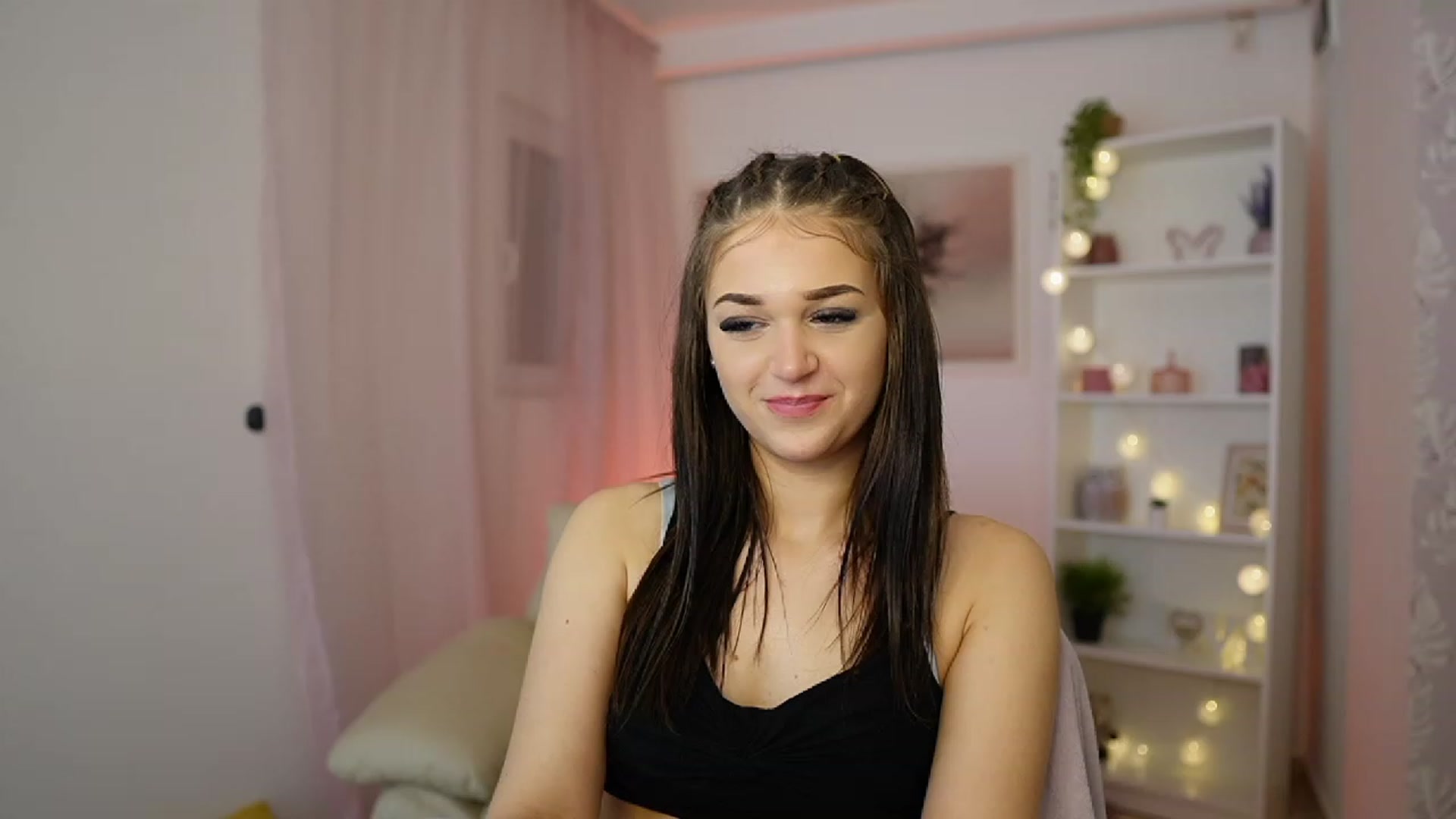 Gallery image thumbnail from Liya_Silver18's myfreecams stream on, 01/19/2024, 16:11 image 5 of 20