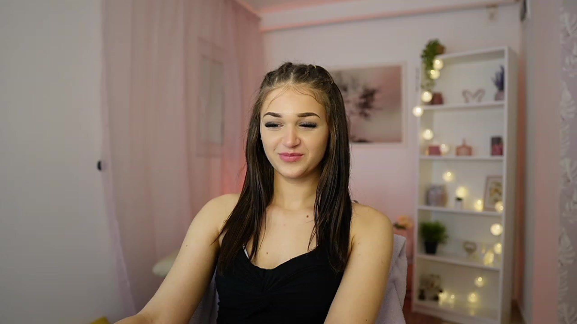 Gallery image thumbnail from Liya_Silver18's myfreecams stream on, 01/19/2024, 19:03 image 1 of 20