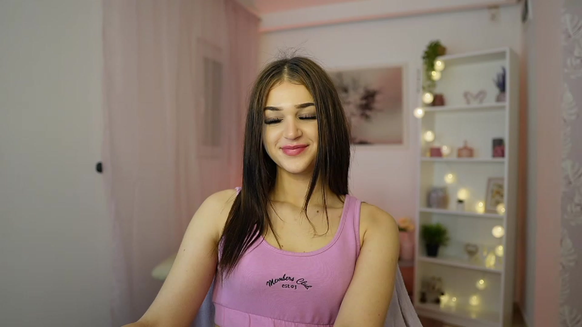 Gallery image thumbnail from Liya_Silver18's myfreecams stream on, 01/21/2024, 17:02 image 13 of 20
