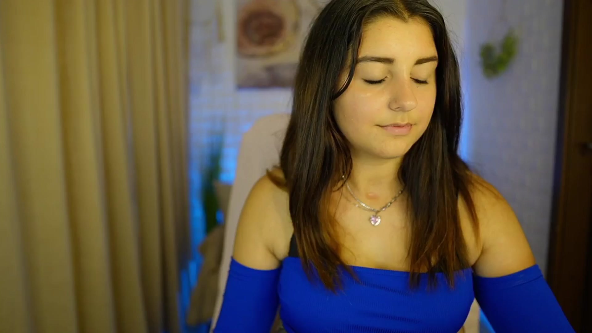 Gallery image thumbnail from Liya__Silver's myfreecams stream on, 08/01/2024, 14:16 image 5 of 20