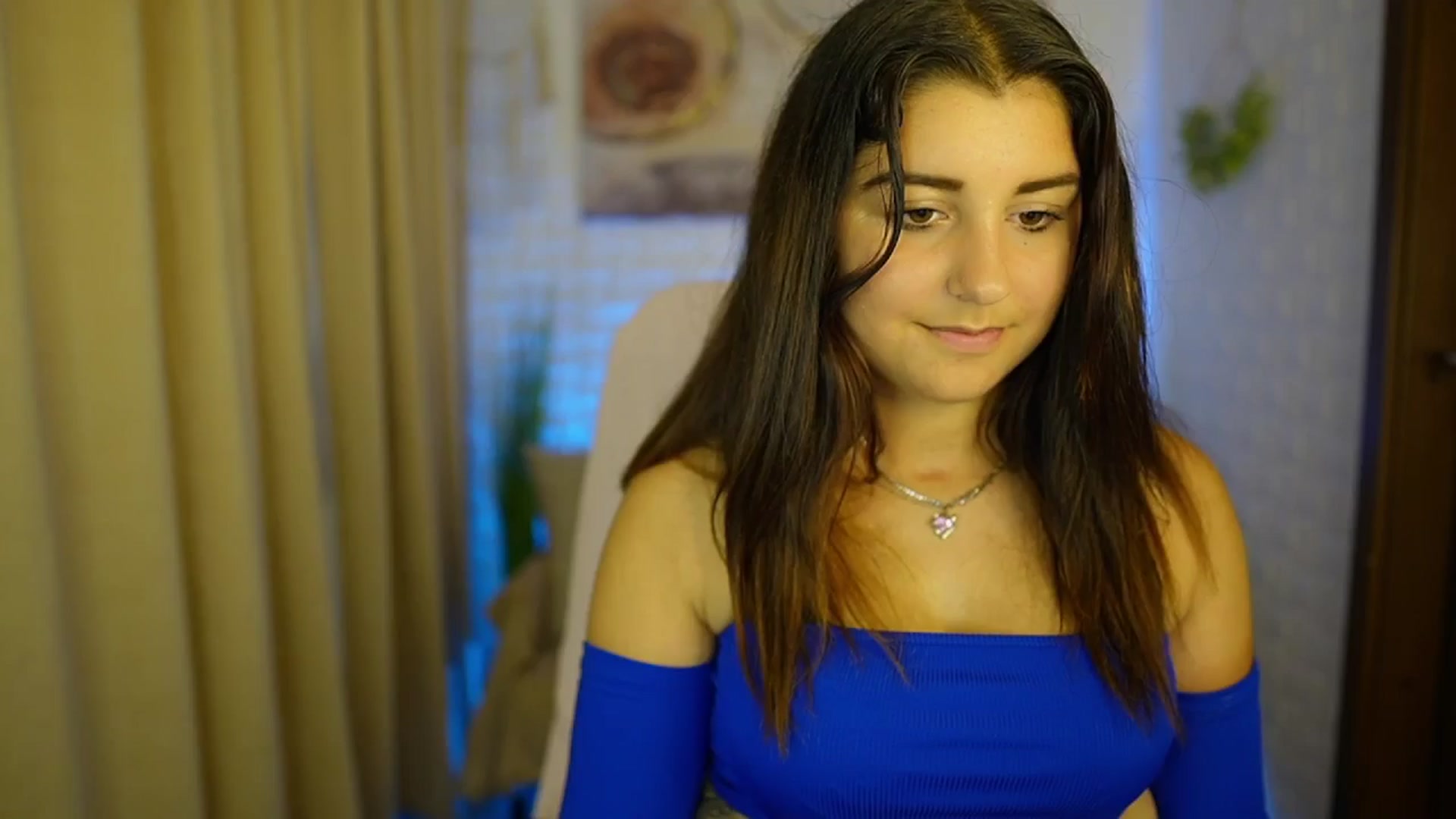 Gallery image thumbnail from Liya__Silver's myfreecams stream on, 08/01/2024, 14:16 image 8 of 20