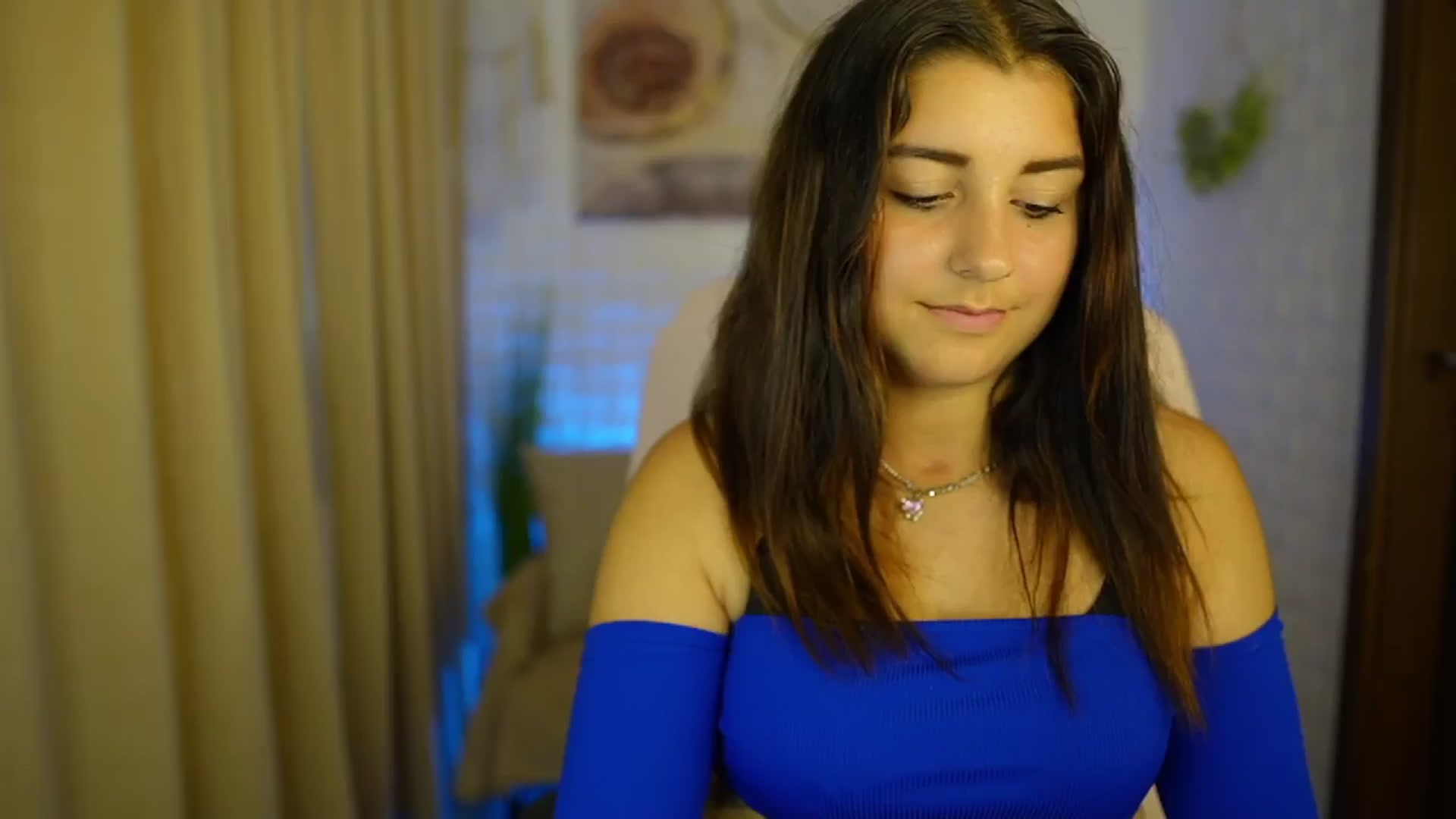 Gallery image thumbnail from Liya__Silver's myfreecams stream on, 08/01/2024, 14:41 image 14 of 20