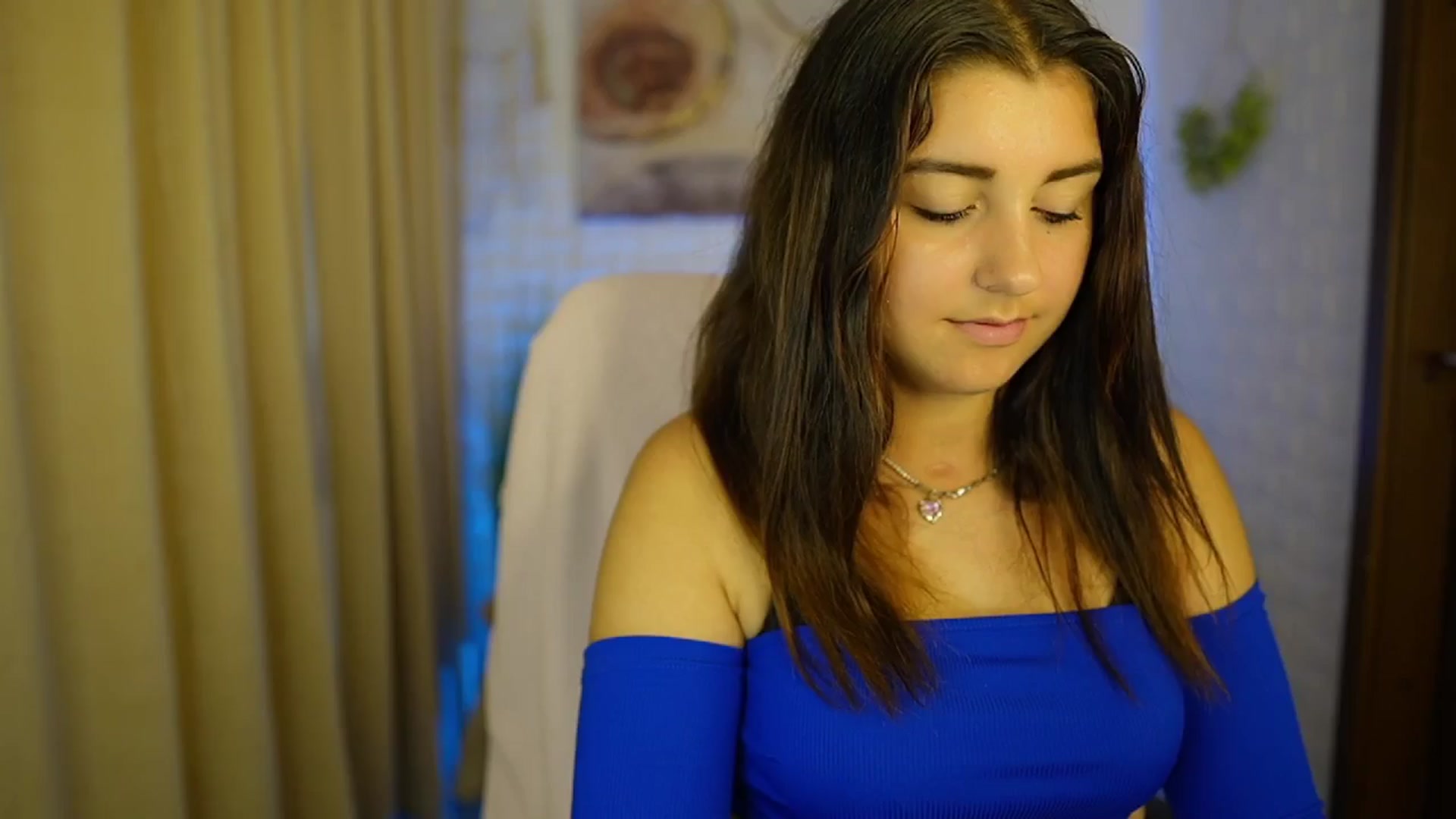 Gallery image thumbnail from Liya__Silver's myfreecams stream on, 08/01/2024, 14:41 image 11 of 20