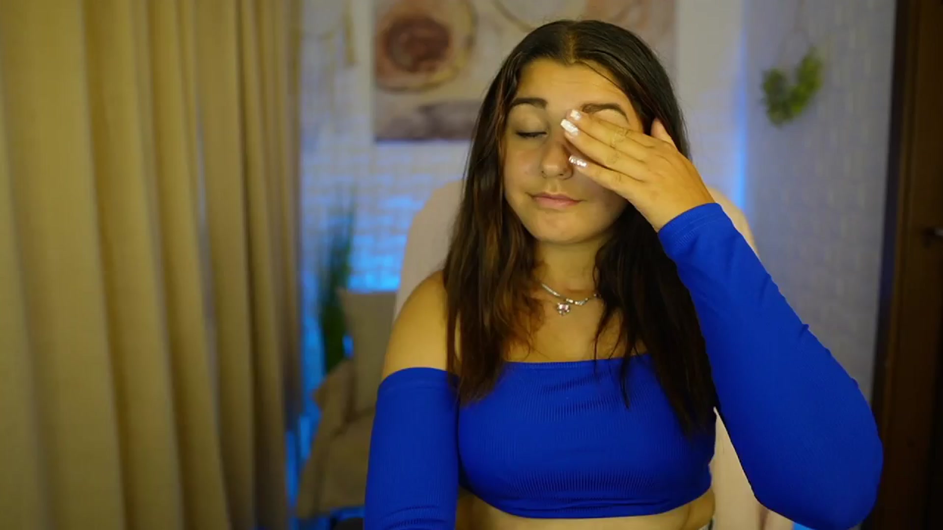 Gallery image thumbnail from Liya__Silver's myfreecams stream on, 08/01/2024, 14:41 image 9 of 20
