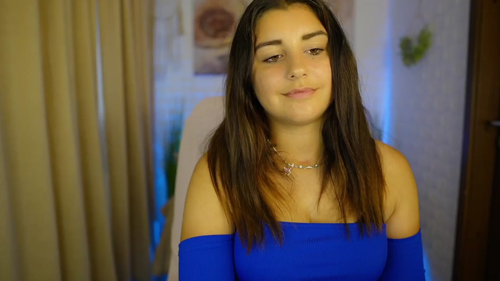 Gallery image thumbnail from Liya__Silver's myfreecams stream on, 08/01/2024, 16:00 image 7 of 20