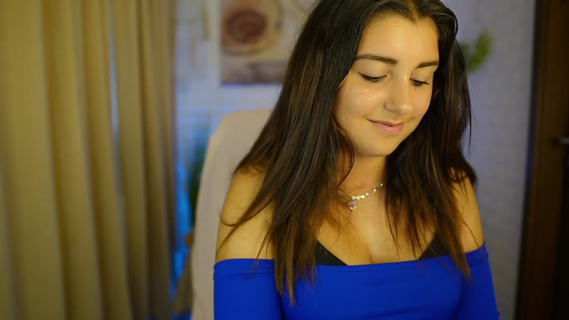 Gallery image thumbnail from Liya__Silver's myfreecams stream on, 08/01/2024, 16:00 image 17 of 20