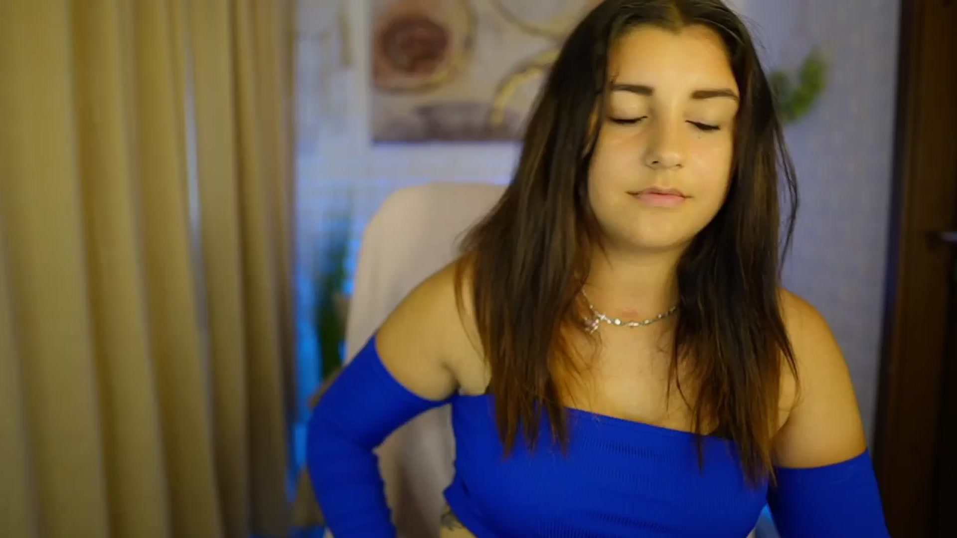 Gallery image thumbnail from Liya__Silver's myfreecams stream on, 08/01/2024, 16:00 image 10 of 20