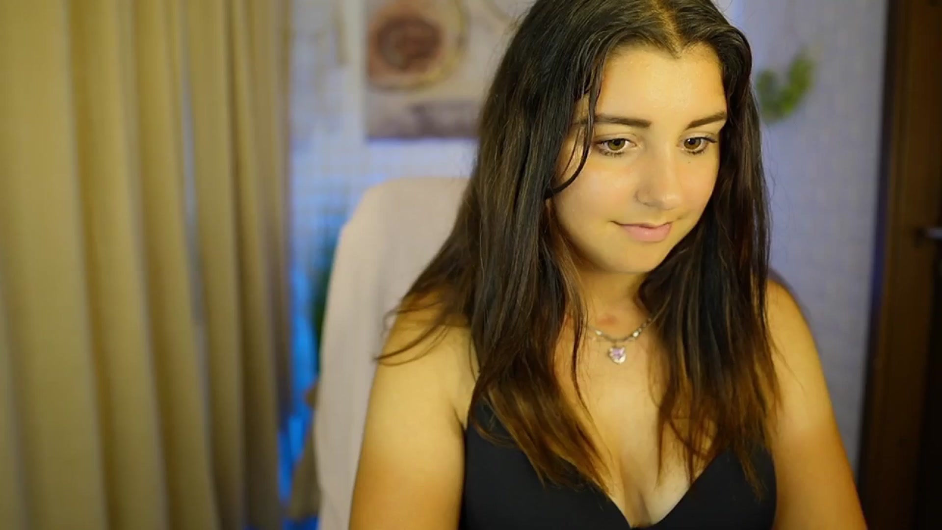 Gallery image thumbnail from Liya__Silver's myfreecams stream on, 08/01/2024, 17:12 image 17 of 20