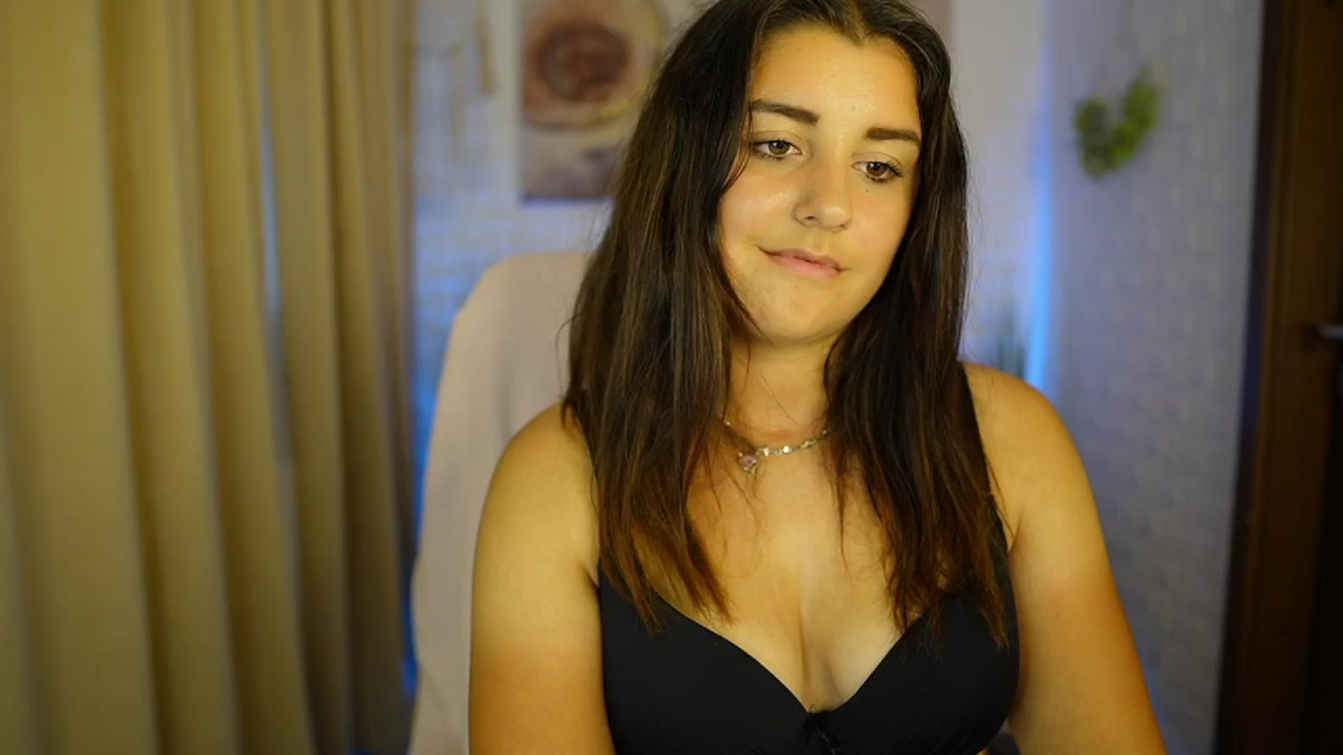 Gallery image thumbnail from Liya__Silver's myfreecams stream on, 08/01/2024, 17:12 image 4 of 20