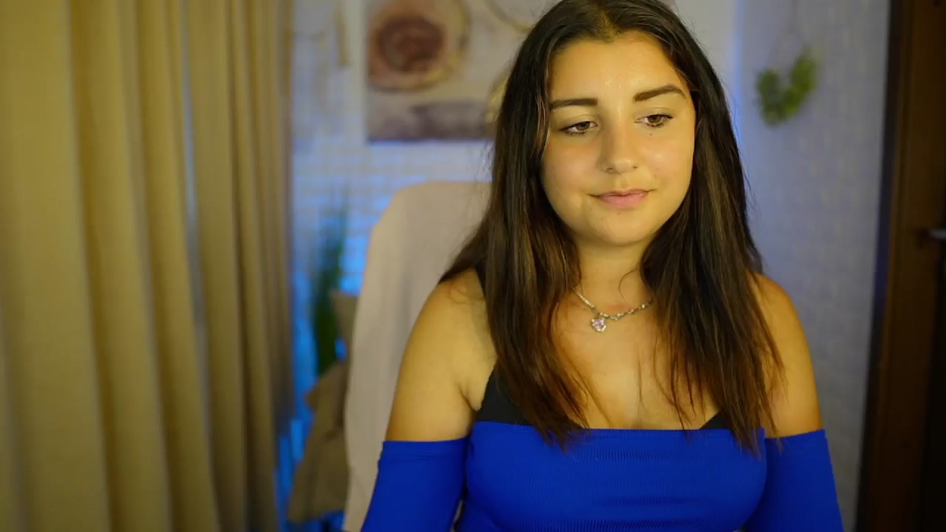 Gallery image thumbnail from Liya__Silver's myfreecams stream on, 08/01/2024, 17:12 image 14 of 20