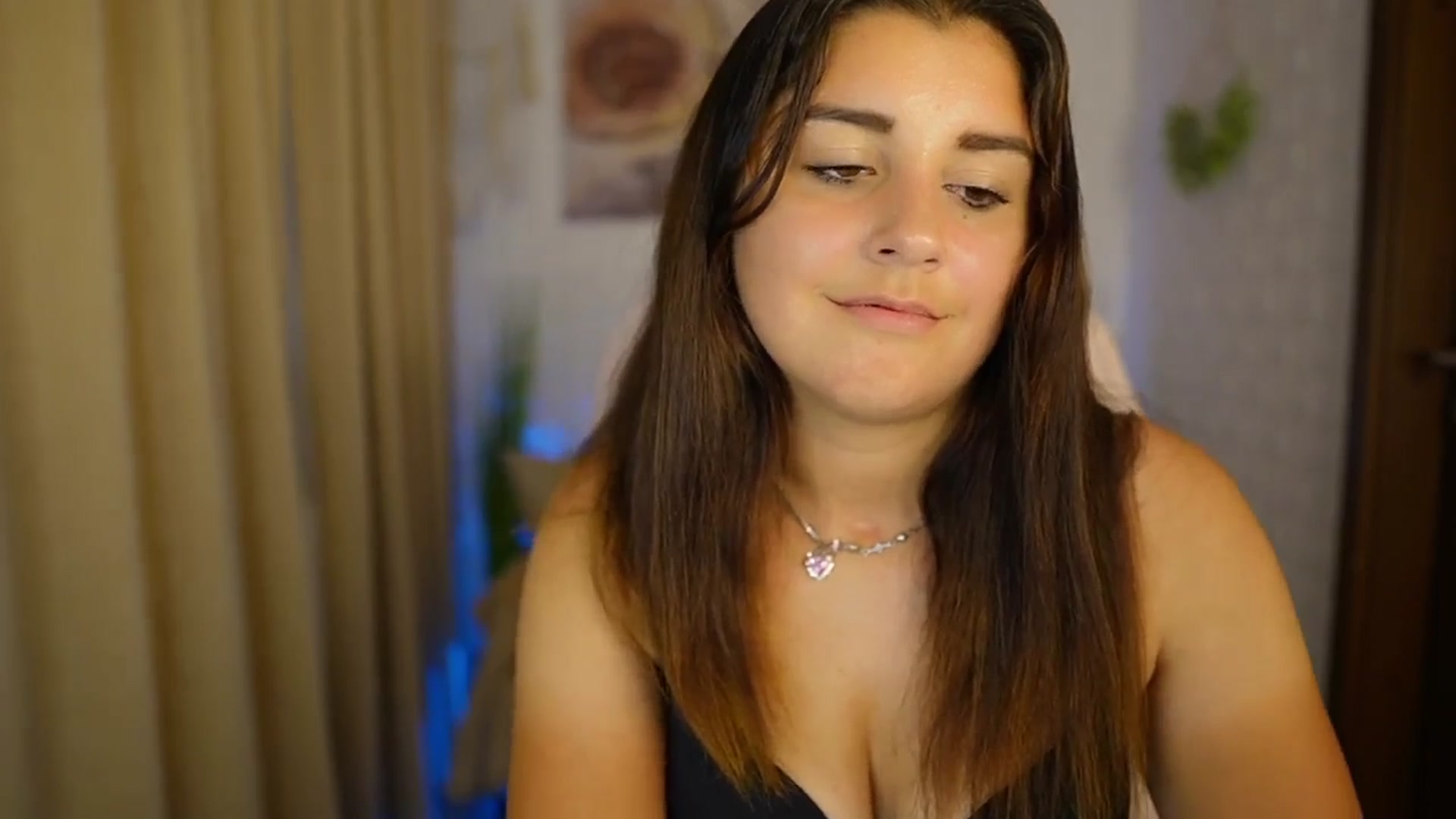 Gallery image thumbnail from Liya__Silver's myfreecams stream on, 08/01/2024, 17:54 image 5 of 20