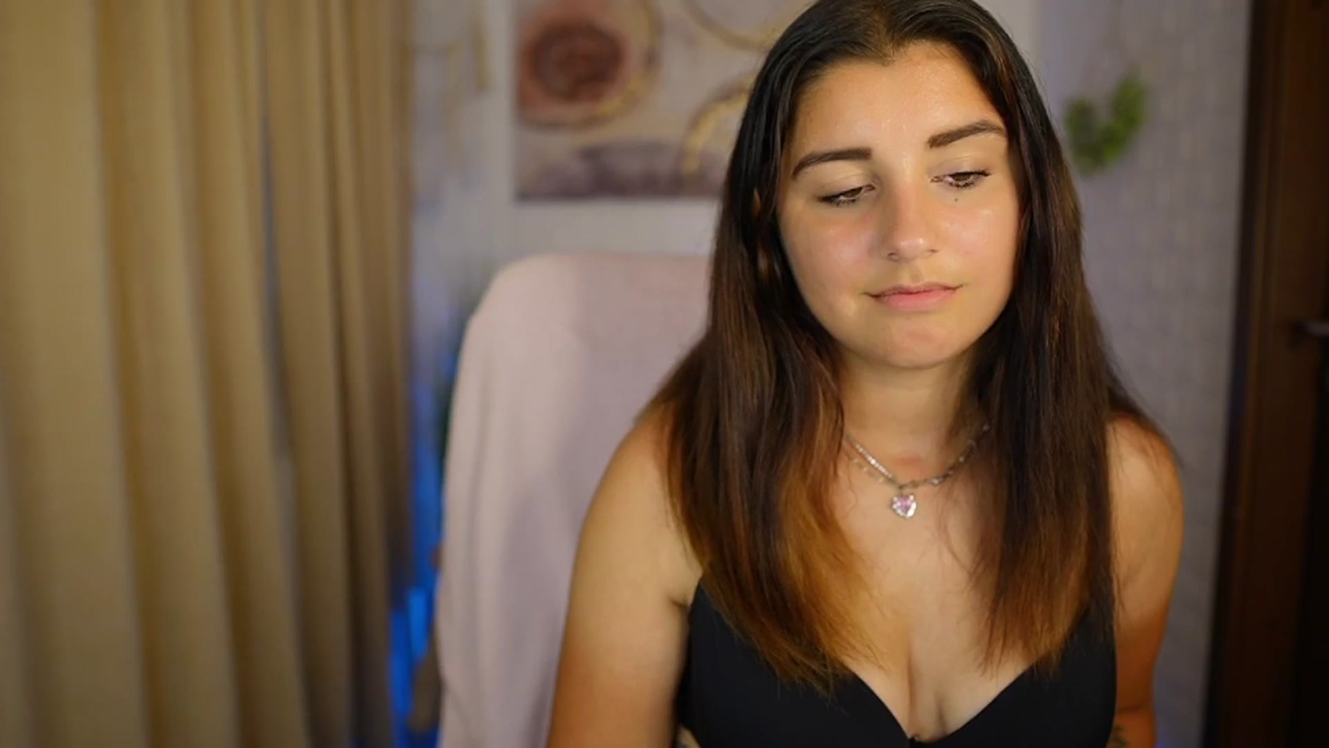 Gallery image thumbnail from Liya__Silver's myfreecams stream on, 08/01/2024, 17:54 image 14 of 20