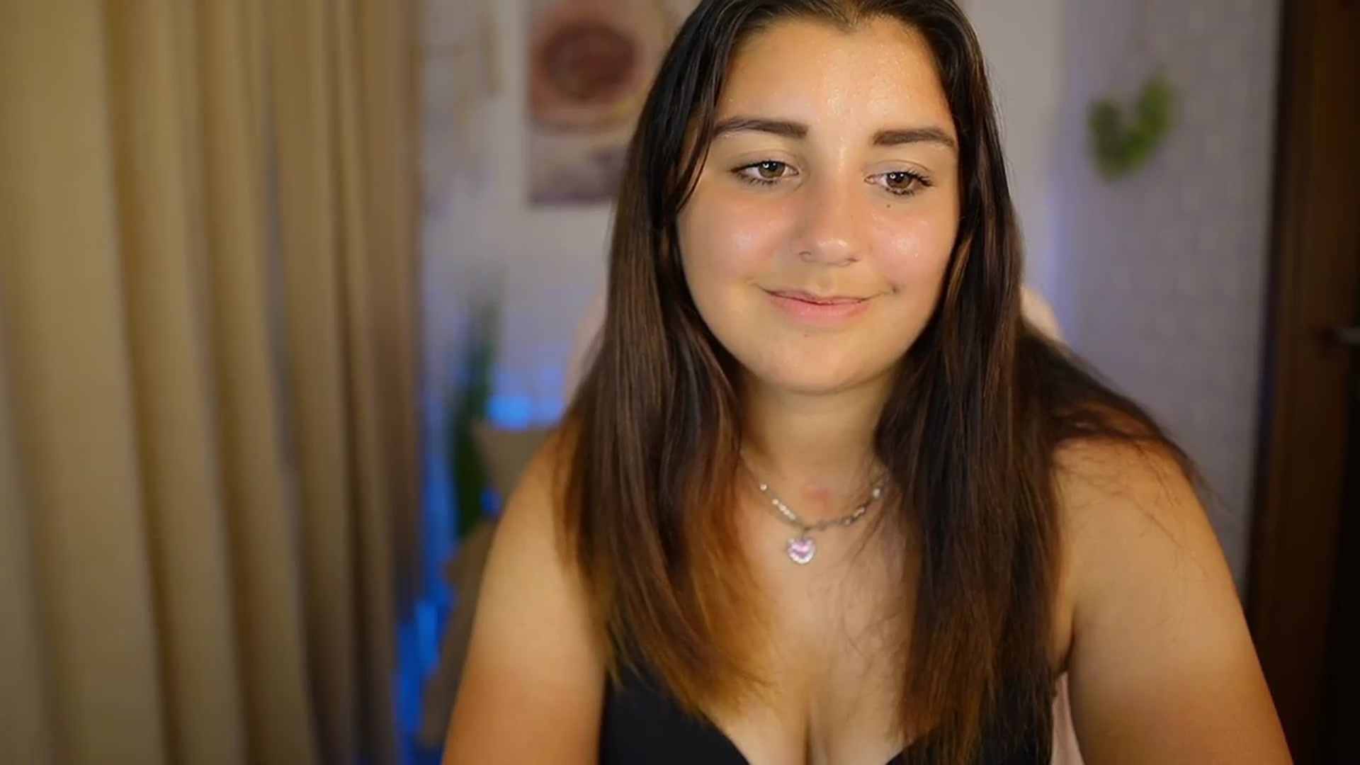 Gallery image thumbnail from Liya__Silver's myfreecams stream on, 08/01/2024, 17:54 image 16 of 20