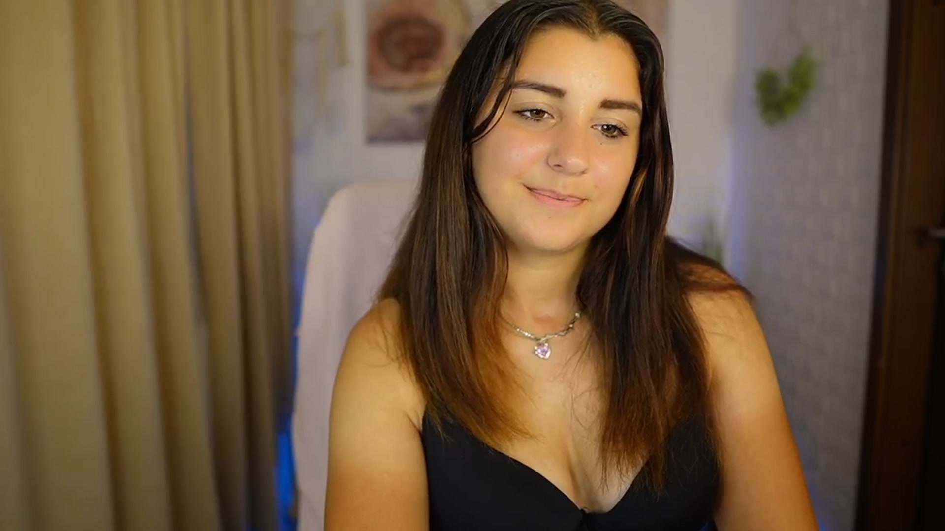 Gallery image thumbnail from Liya__Silver's myfreecams stream on, 08/01/2024, 17:54 image 20 of 20