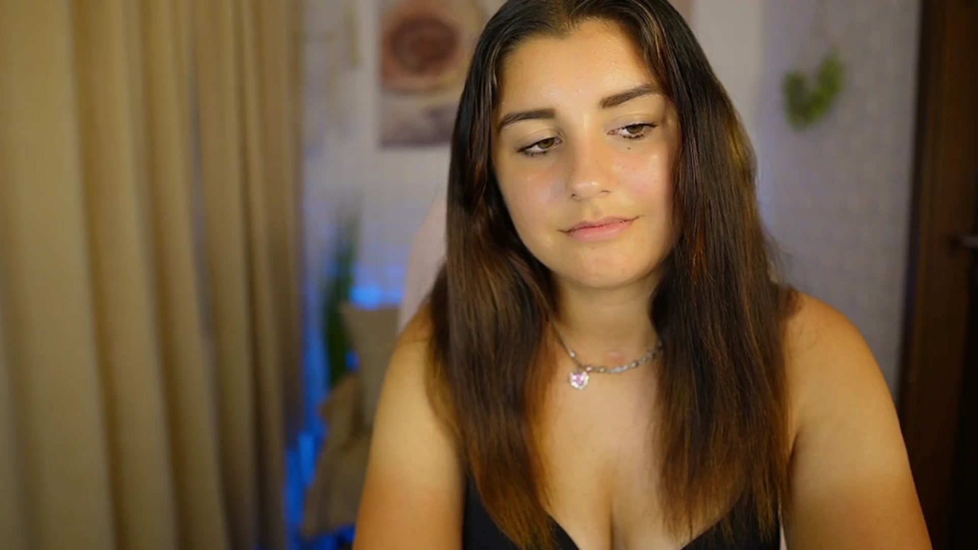 Gallery image thumbnail from Liya__Silver's myfreecams stream on, 08/01/2024, 17:54 image 4 of 20