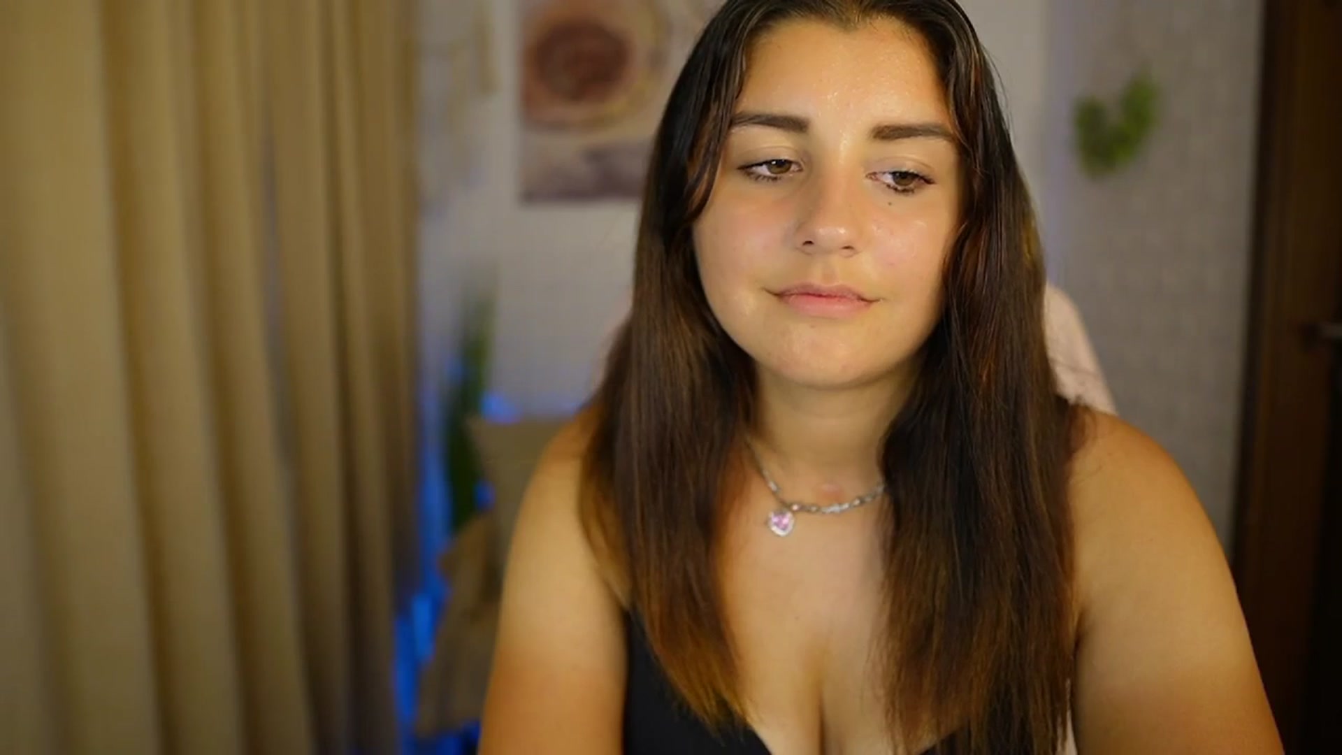 Gallery image thumbnail from Liya__Silver's myfreecams stream on, 08/01/2024, 17:54 image 3 of 20